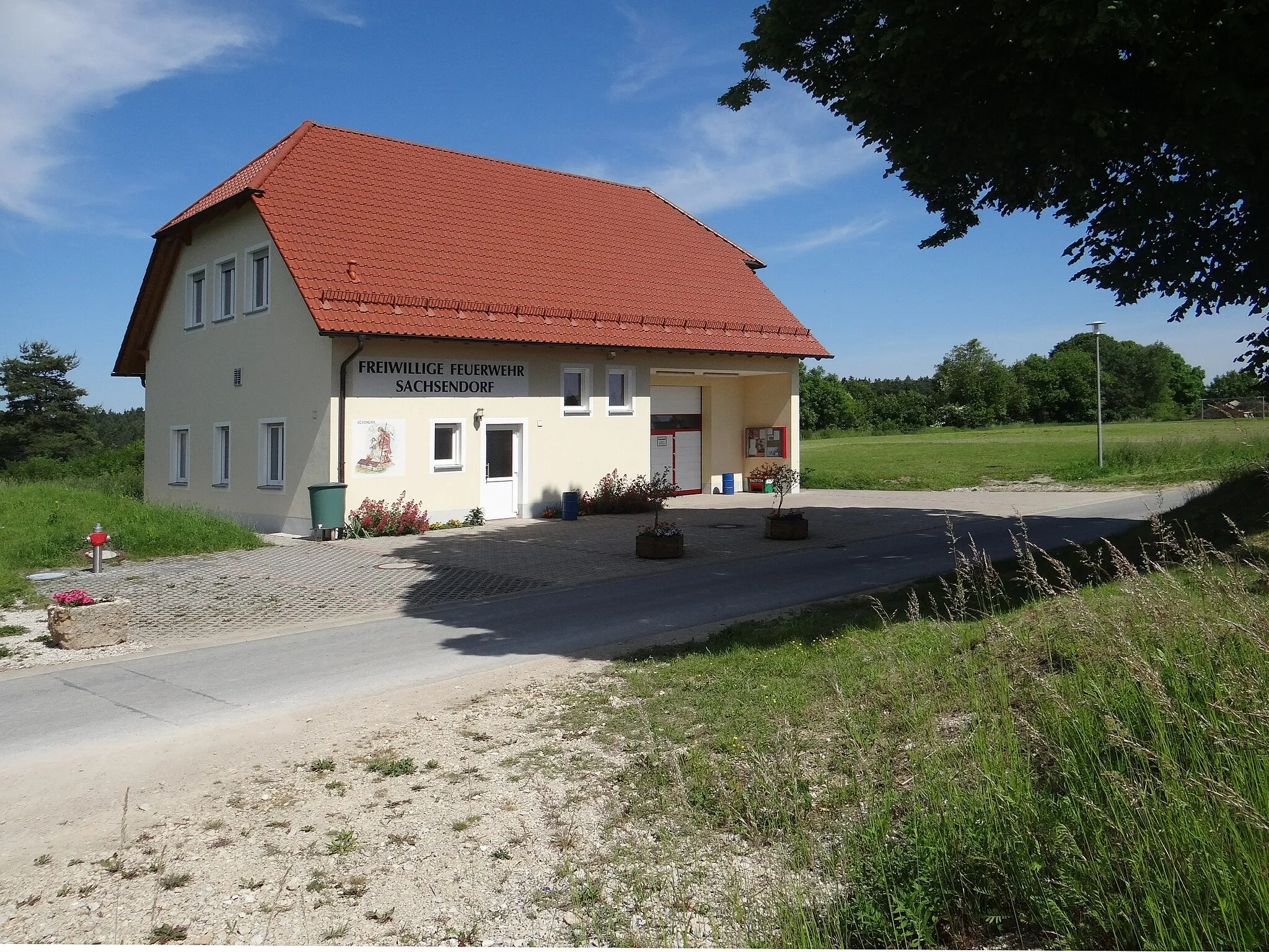 Photo showing: Caserne des Sapeurs Pompiers Volontaires, Sachsendorf, Arrondissement de Bayreuth, Allemagne.