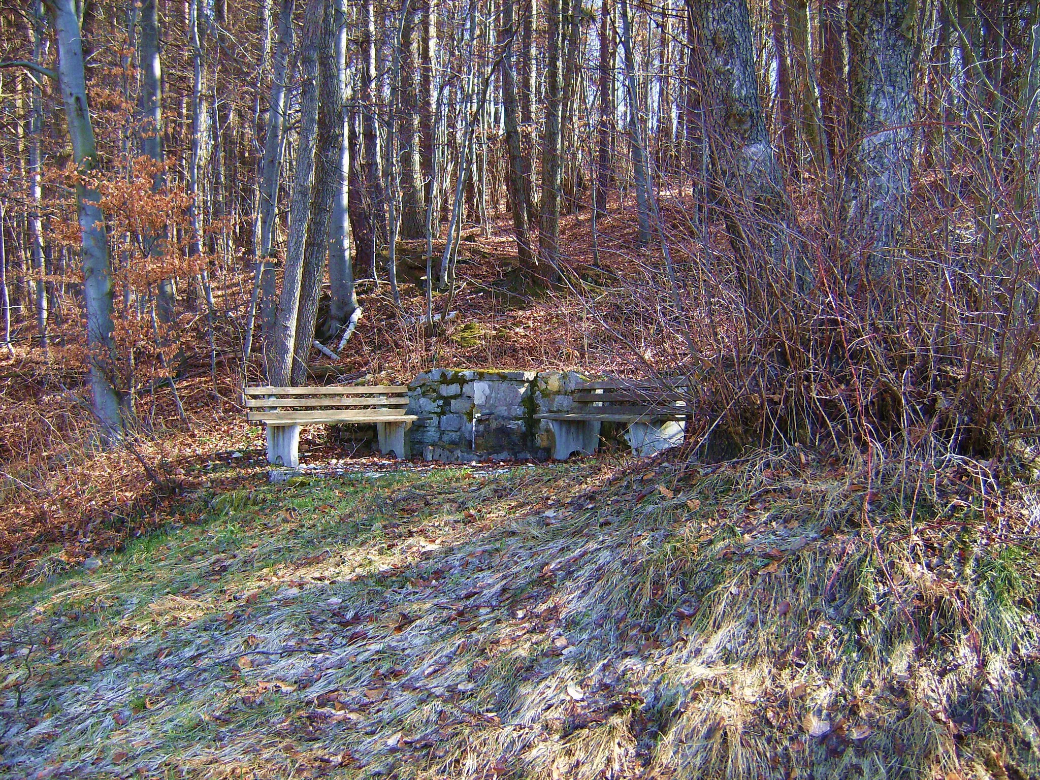 Photo showing: Rastplatz bei der Bodendorfer Kirche