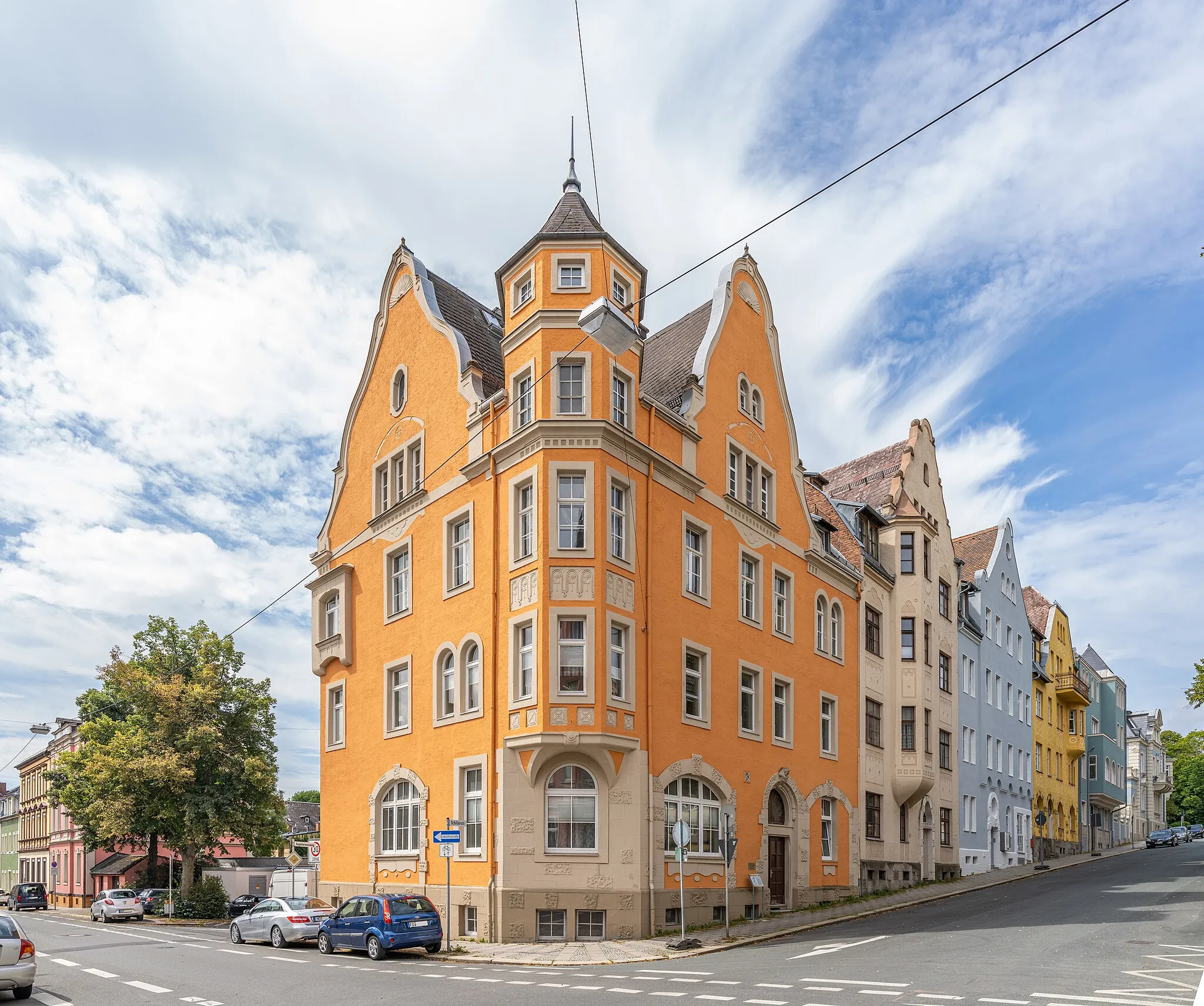 Photo showing: Schillerstraße 33 in the west end of Hof. This building is a monument with the number D-4-64-000-171.