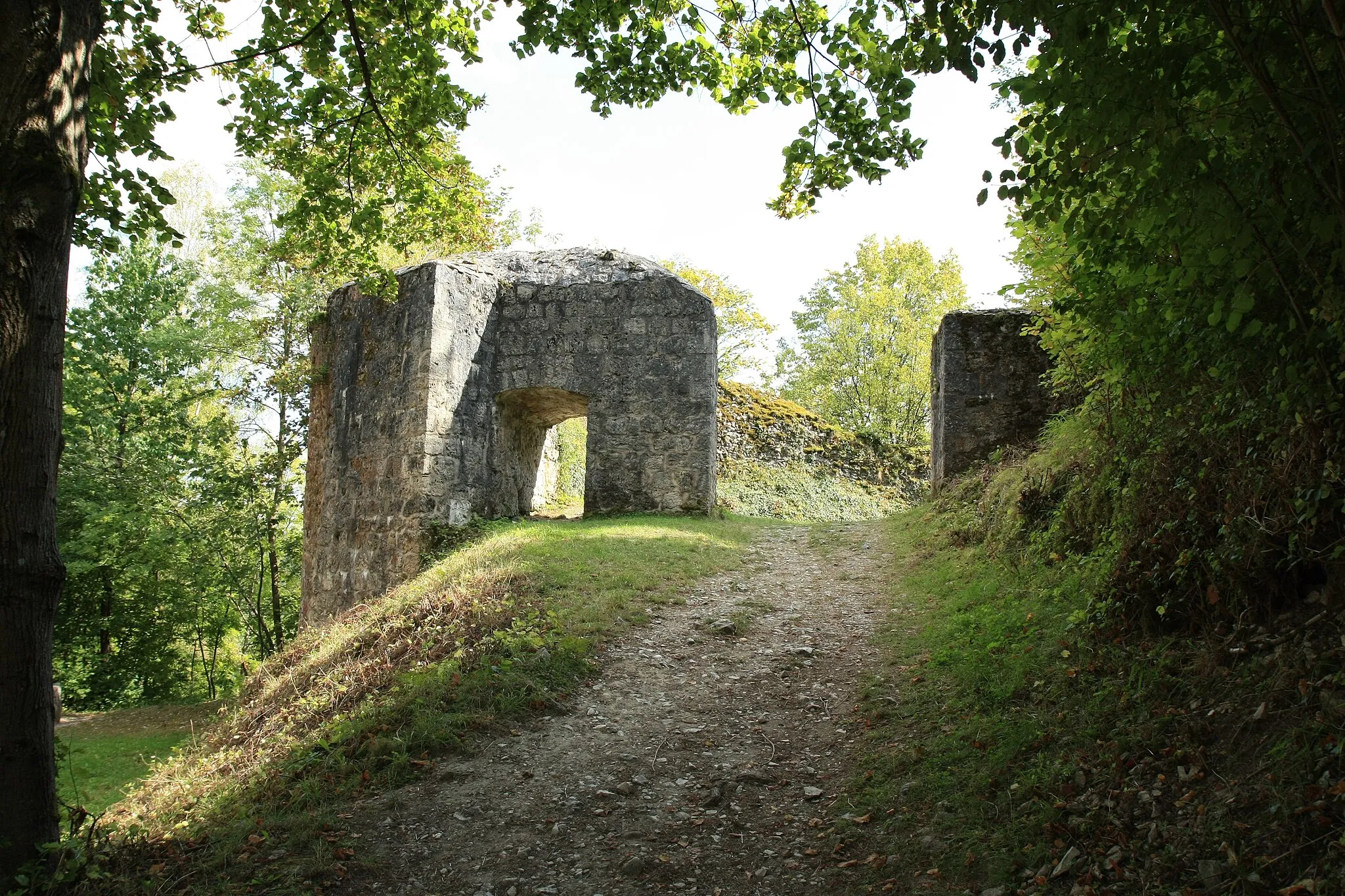 Photo showing: Innere Toranlage der Burgruine Streitberg