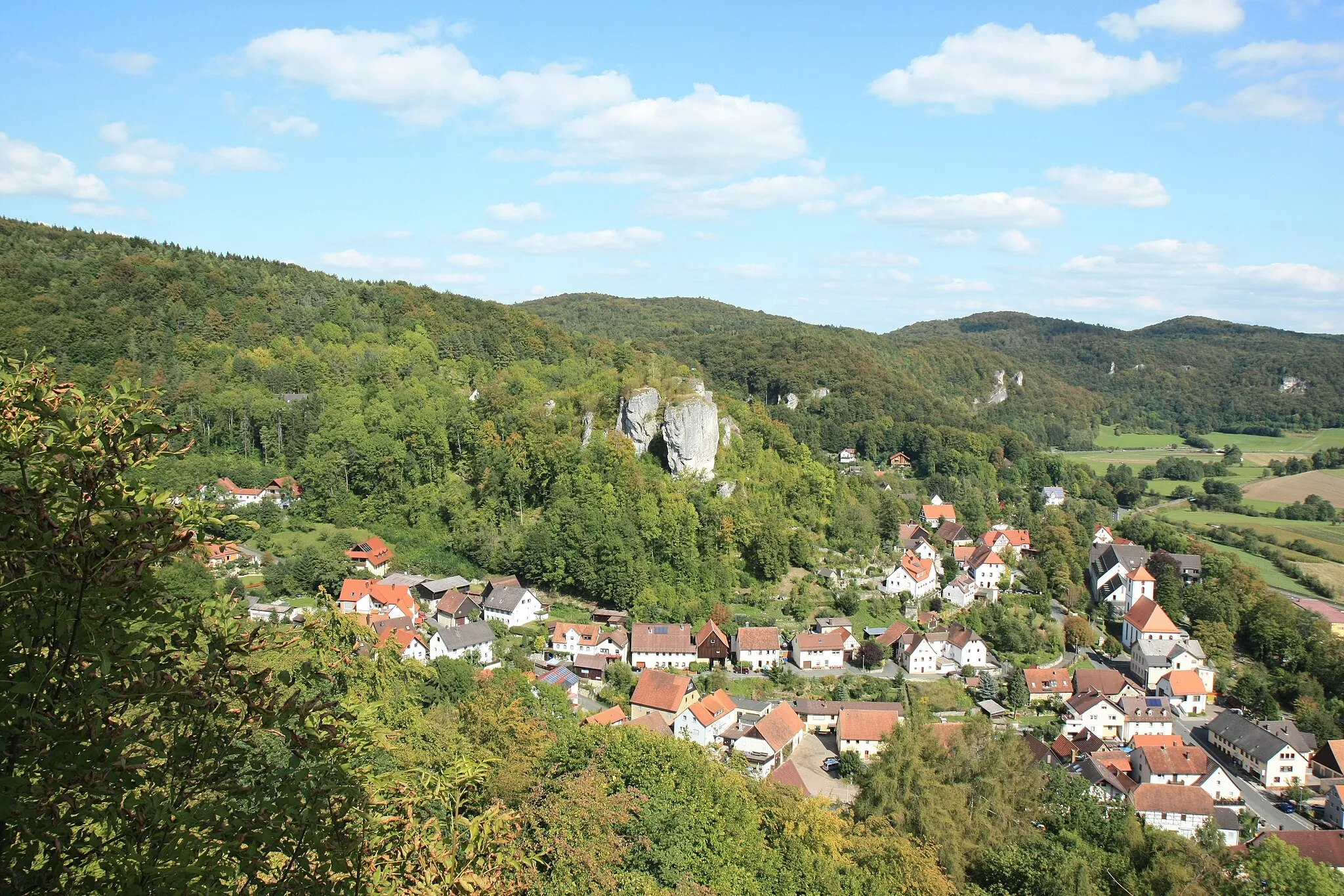Photo showing: Ansicht des Burgfelsens in Streitberg aus südwestlicher Richtung
