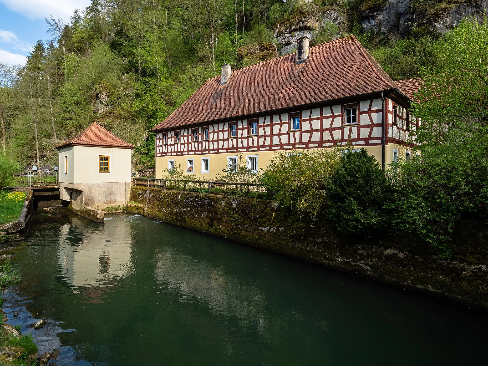Photo showing: Mill near Rabeneck Castle above the Wiesent valley