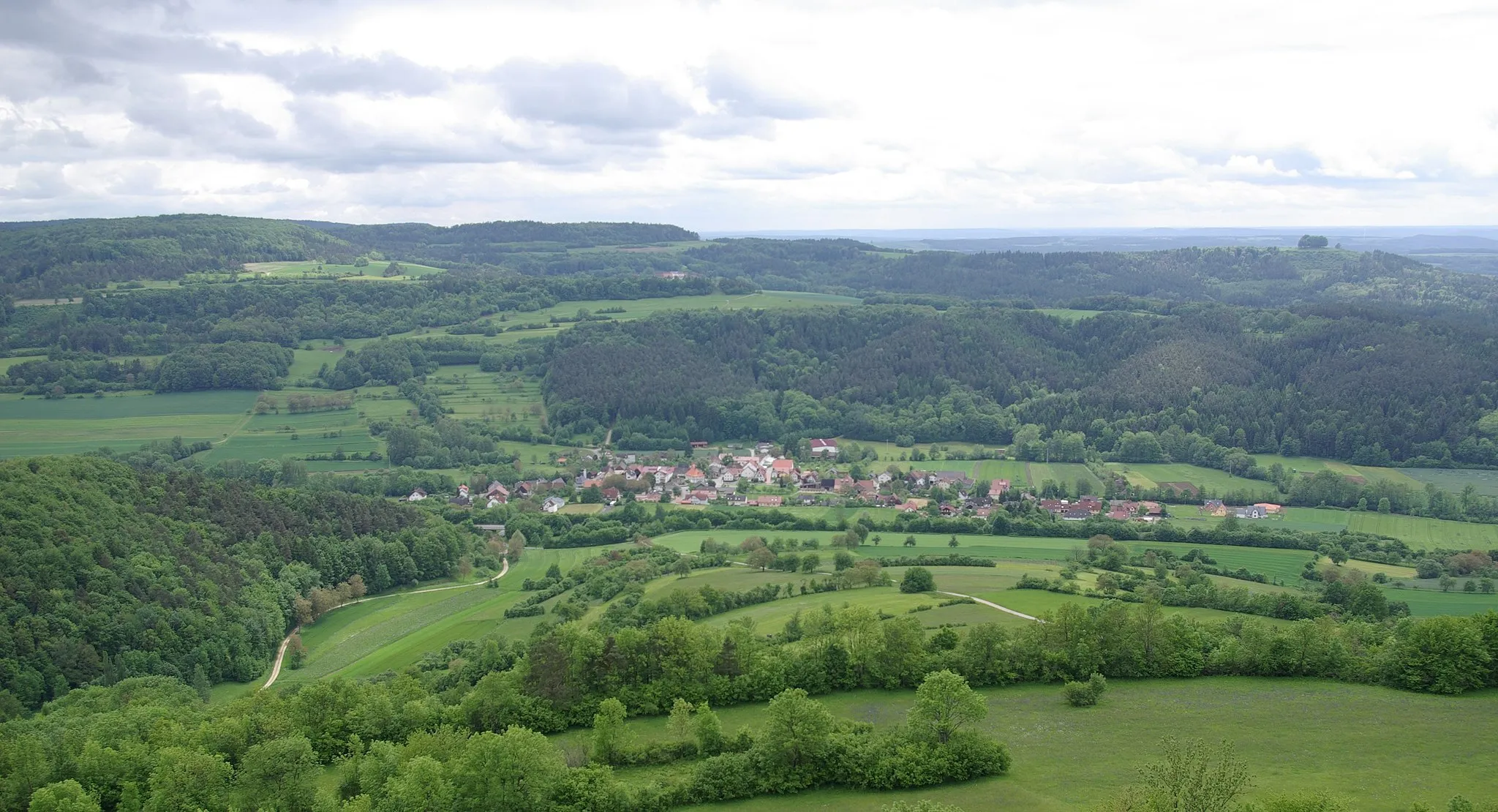 Photo showing: Blick vom Staffelberg auf den Bad Staffelsteiner Ortsteil Loffeld