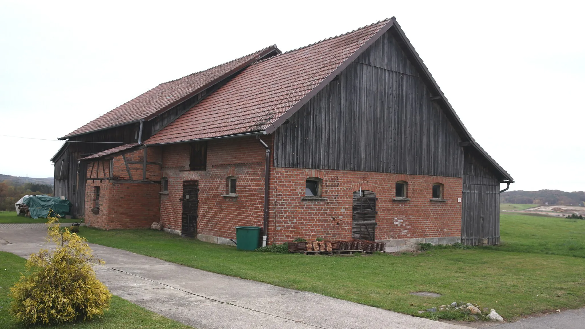 Photo showing: Stallgebäude in Forsthub, Grub am Forst