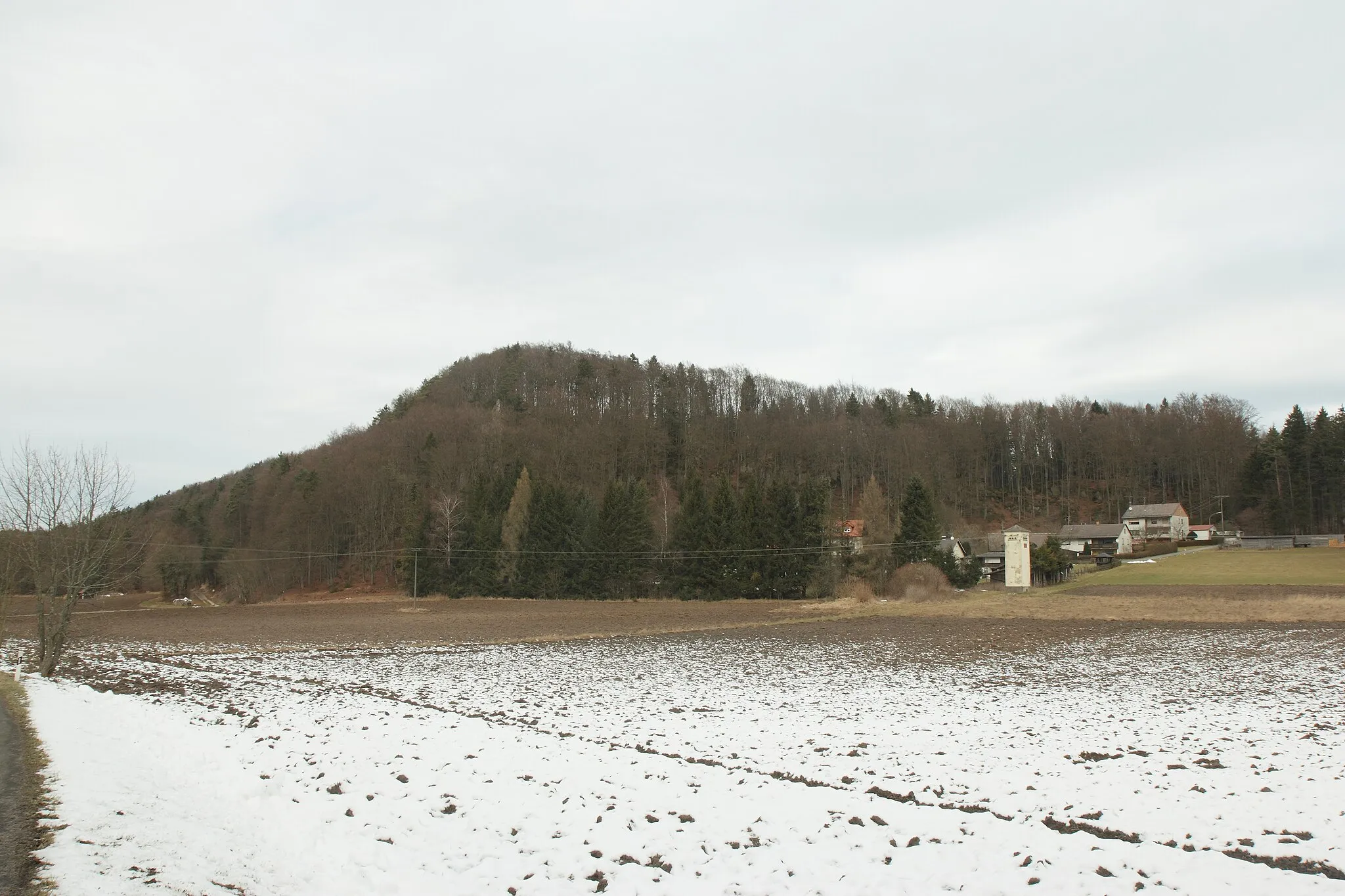 Photo showing: Burgstall Leuenstein - Ansicht des Bleiberges aus östlicher Richtung