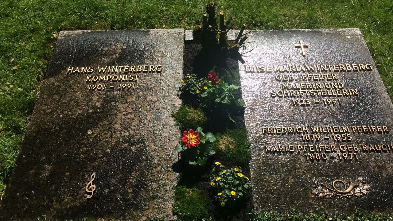 Photo showing: Städt. Waldfriedhof Bad Tölz, Abteilung 42, Reihe 1, Grabnummer 5 - 6