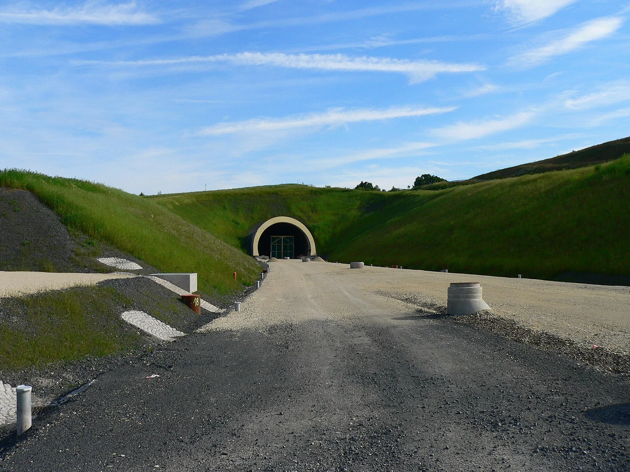 Photo showing: Nordportal Tunnel Feuerfelsen der DB-Neubaustrecke Ebensfeld-Erfurt