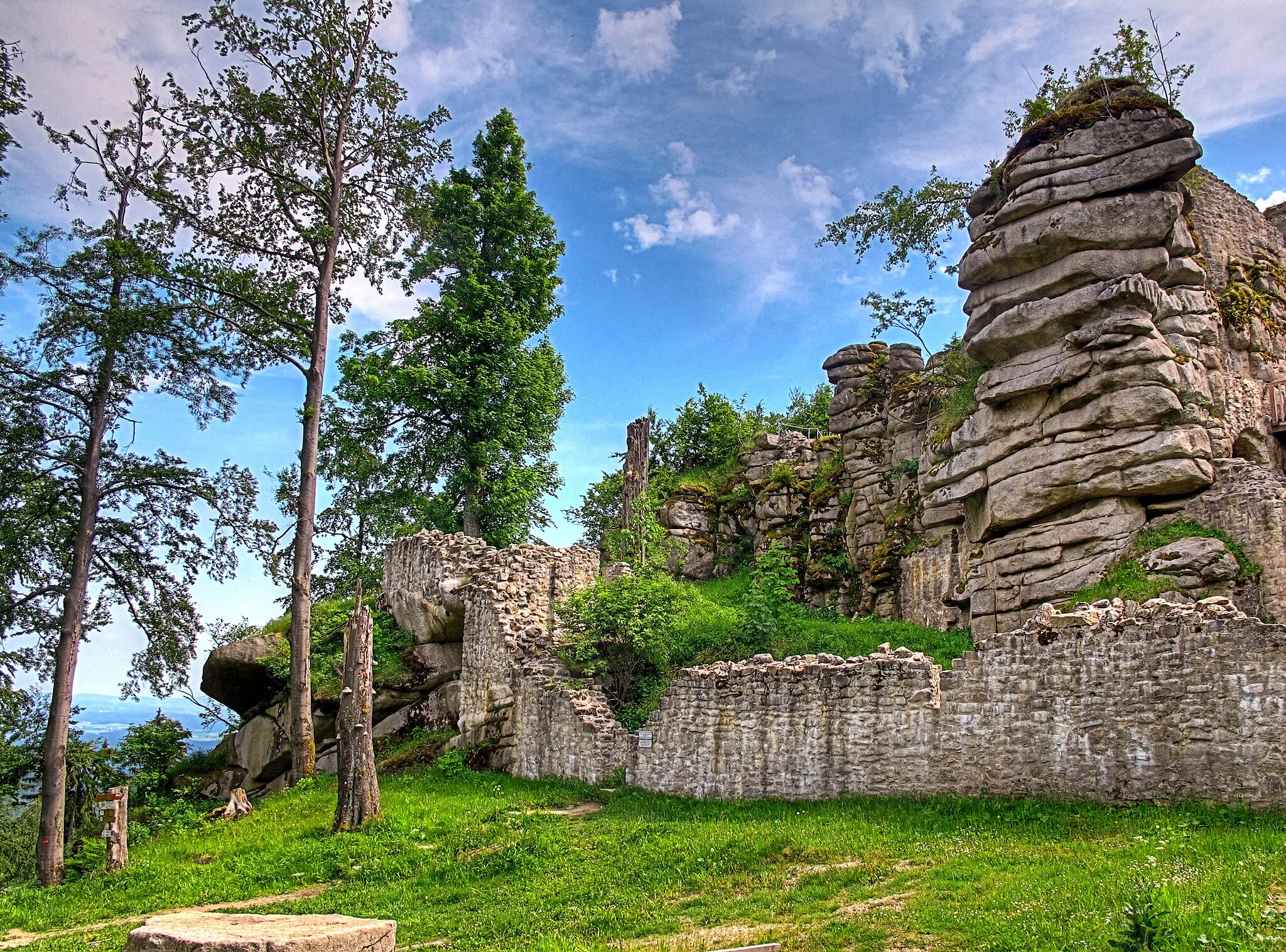 Photo showing: Deutschland, Bayern, Oberpfalz, Landkreis Tirschenreuth, Burgruine Weißenstein im Steinwald (Fichtelgebirge)