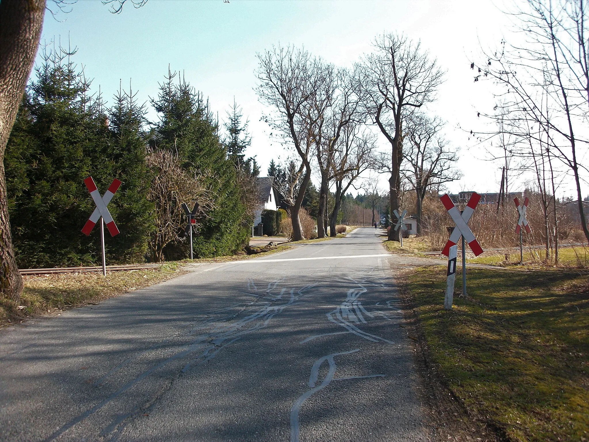 Photo showing: Haltepunkt Göttengrün-Gefell, Bahnübergang (2022)