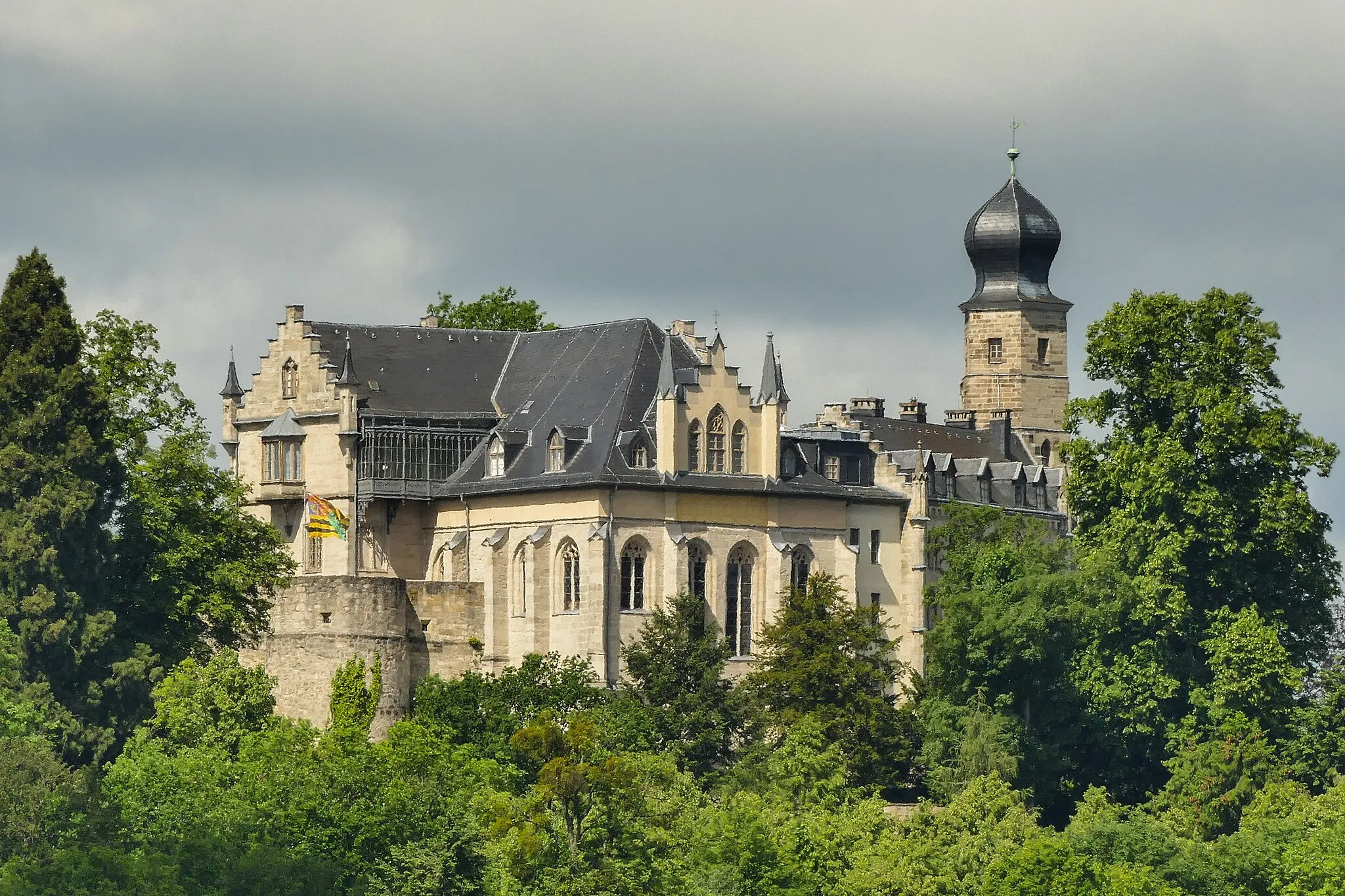 Photo showing: Schloss Callenberg mit möglichst wenig Bäumen davor.