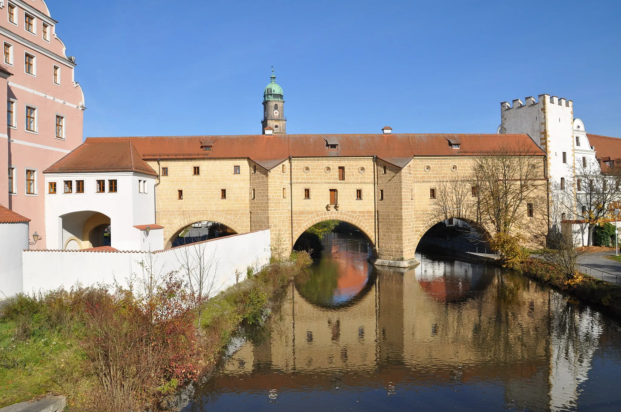 Photo showing: Die Stadtbrille verbindet als Teil des Schlosskomplexes das ehem. kurfürstliche Schloss (links) mit dem Zeughaus (rechts)