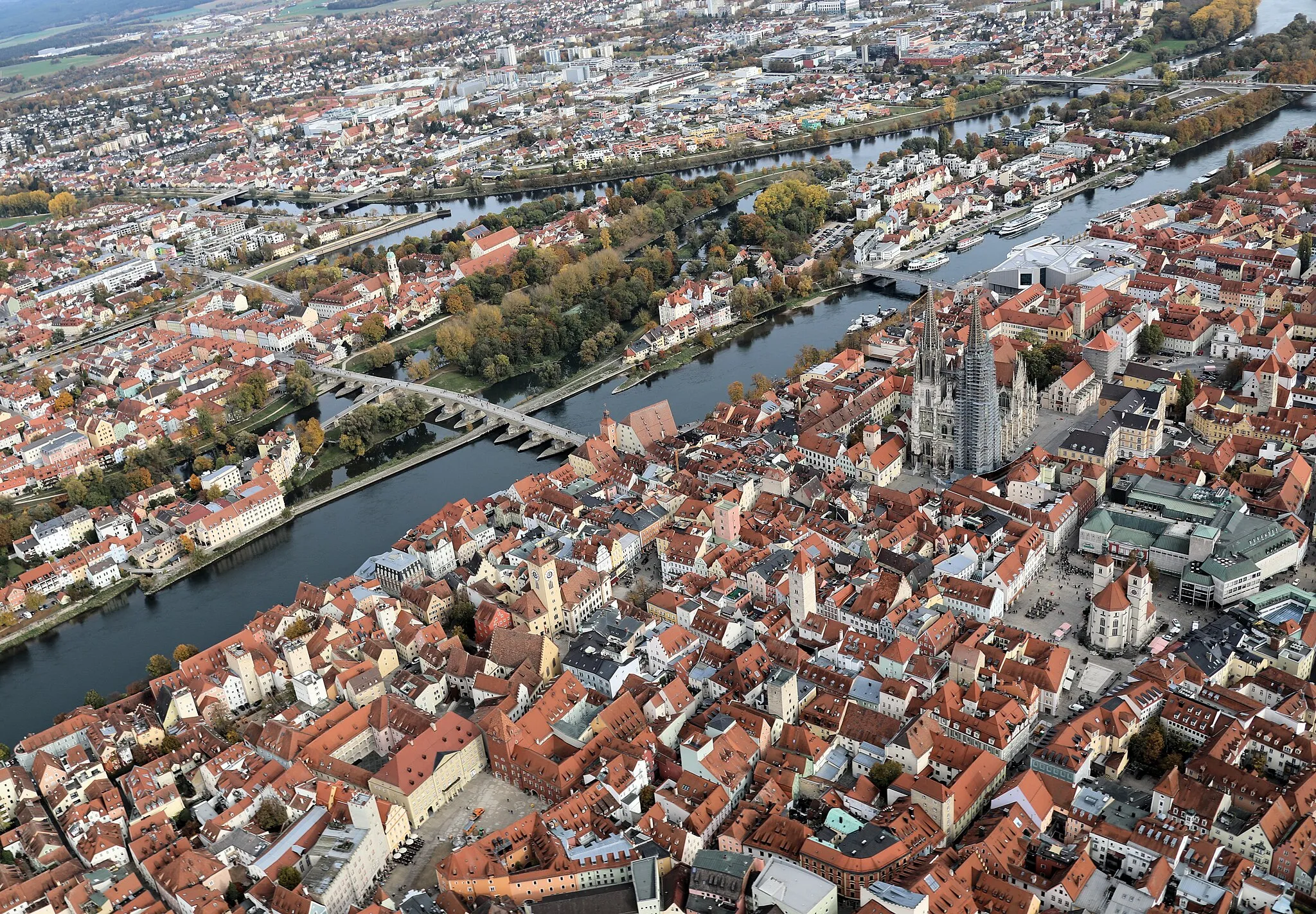 Photo showing: Historischer Stadtkern von Regensburg (rechts); Regensburg, Oberpfalz, Bayern