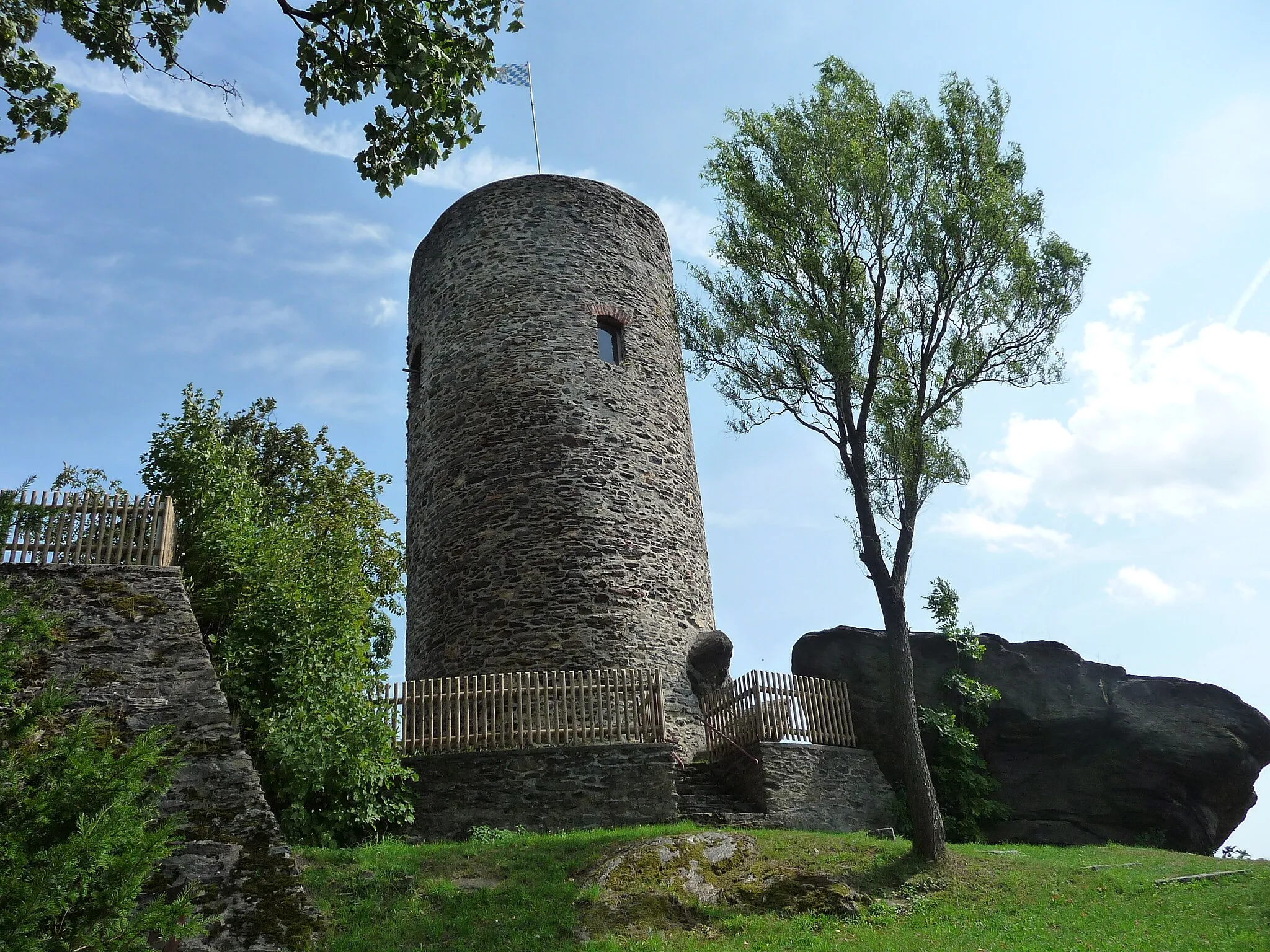Photo showing: Drachenturm Treffelstein
