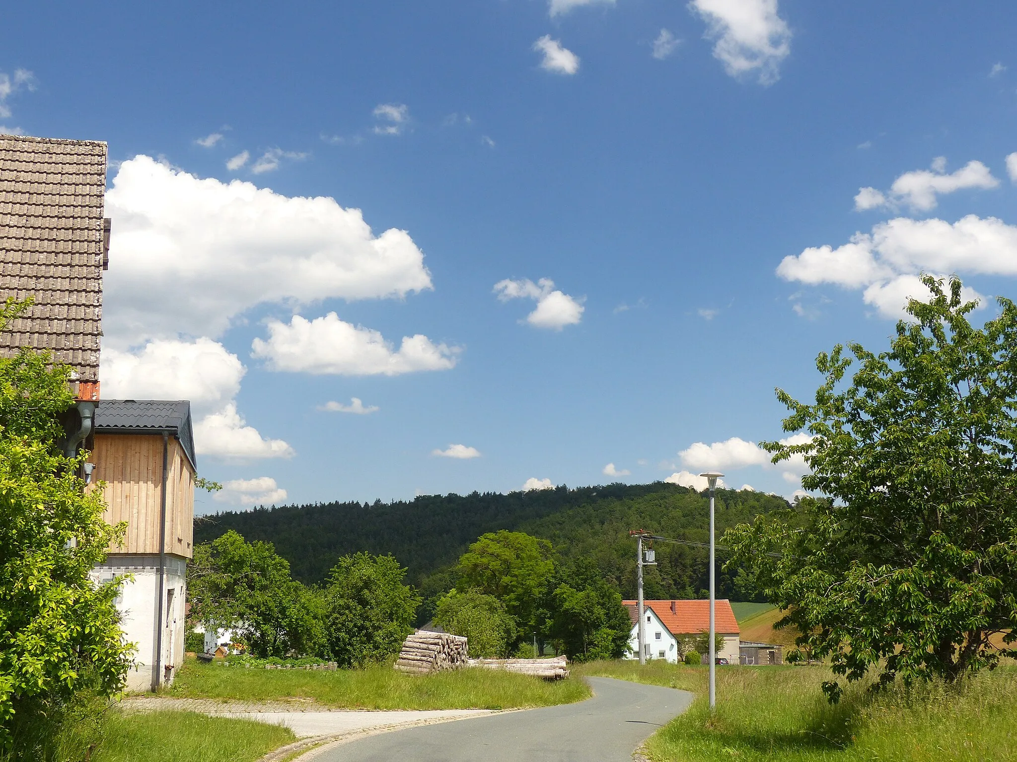 Photo showing: The hamlet Reichenunholden, a district of the municipality of Birgland.