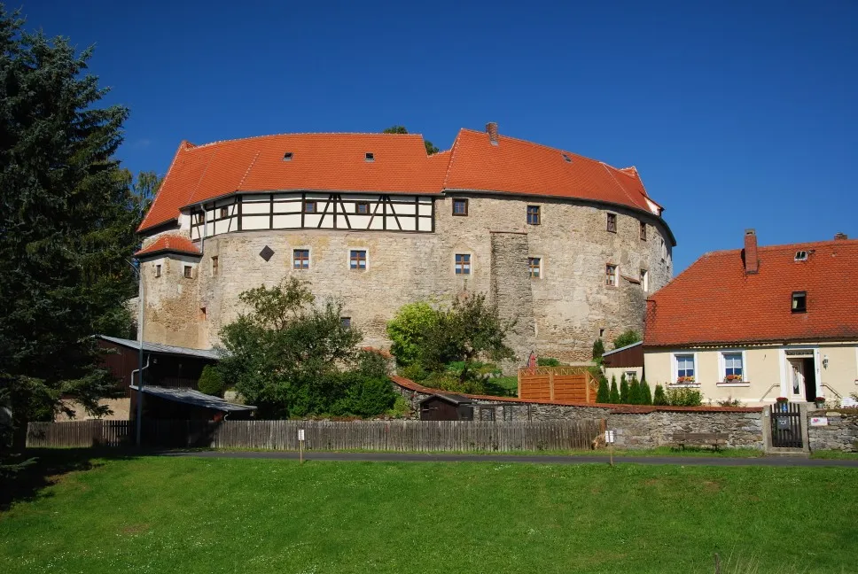Photo showing: The castle was built in 1100 and served as the starting point for the settlement of Waldershof, Tirschenreuth, Bavaria, Germany.