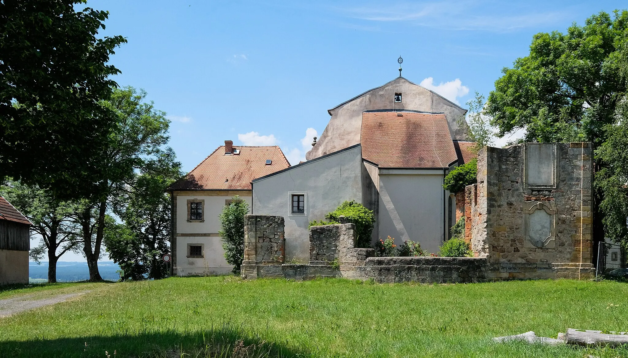 Photo showing: Former pilgrimage church St. Barbara, Barbaraberg, Speinshart, district Neustadt an der Waldnaab, Bavaria, Germany