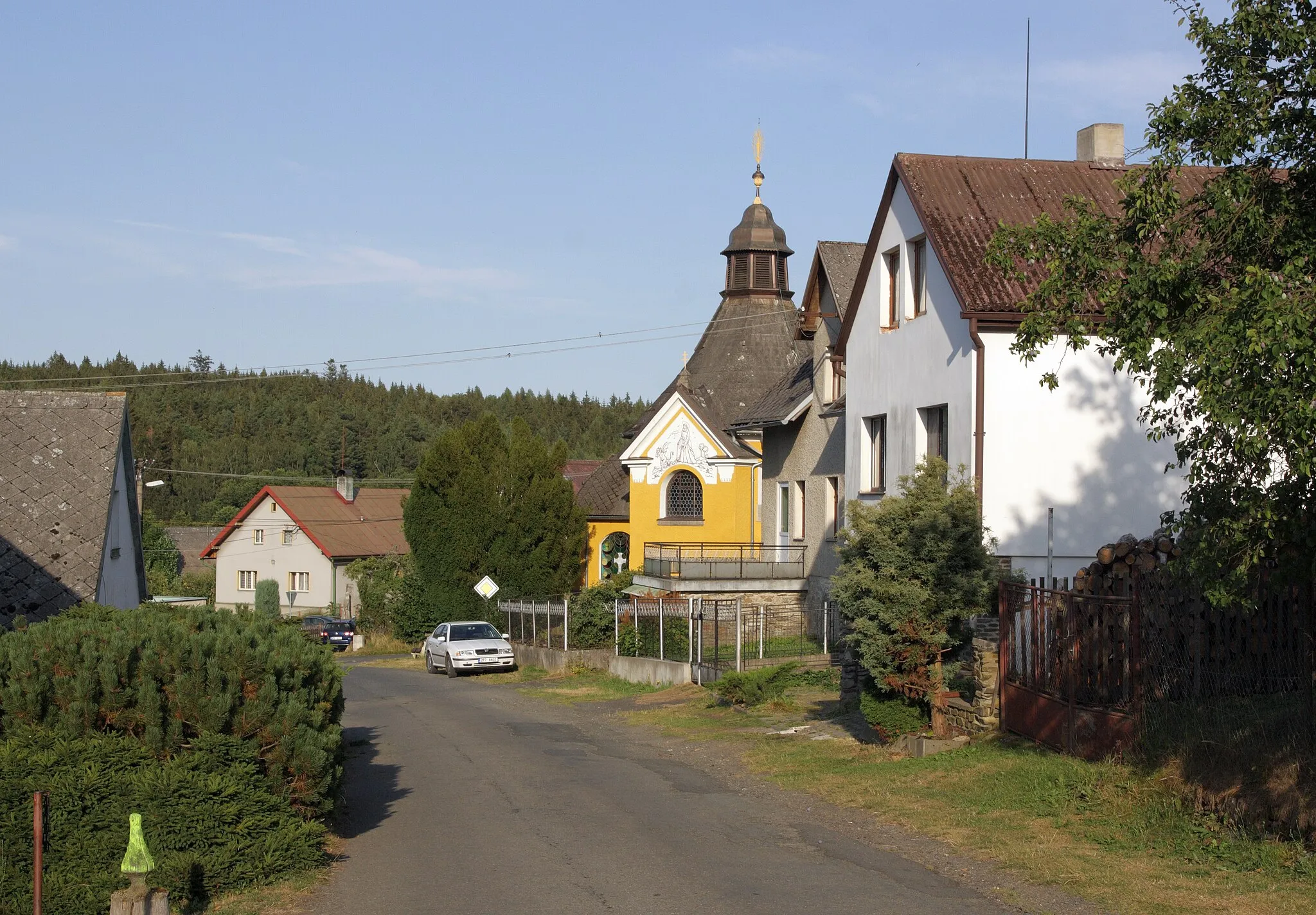 Photo showing: Pec (okres Domažlice) - pohled na kapli od Z.