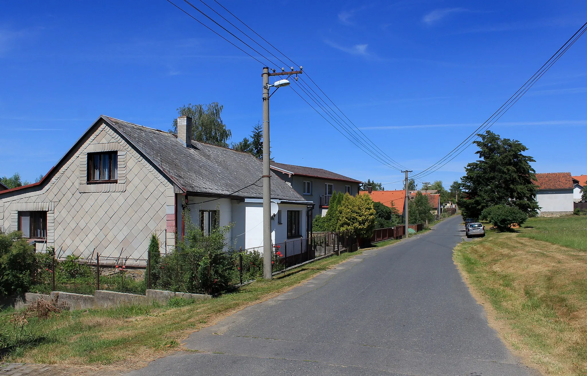 Photo showing: Main street in Starý Pařezov, part of Pařezov, Czech Republic.