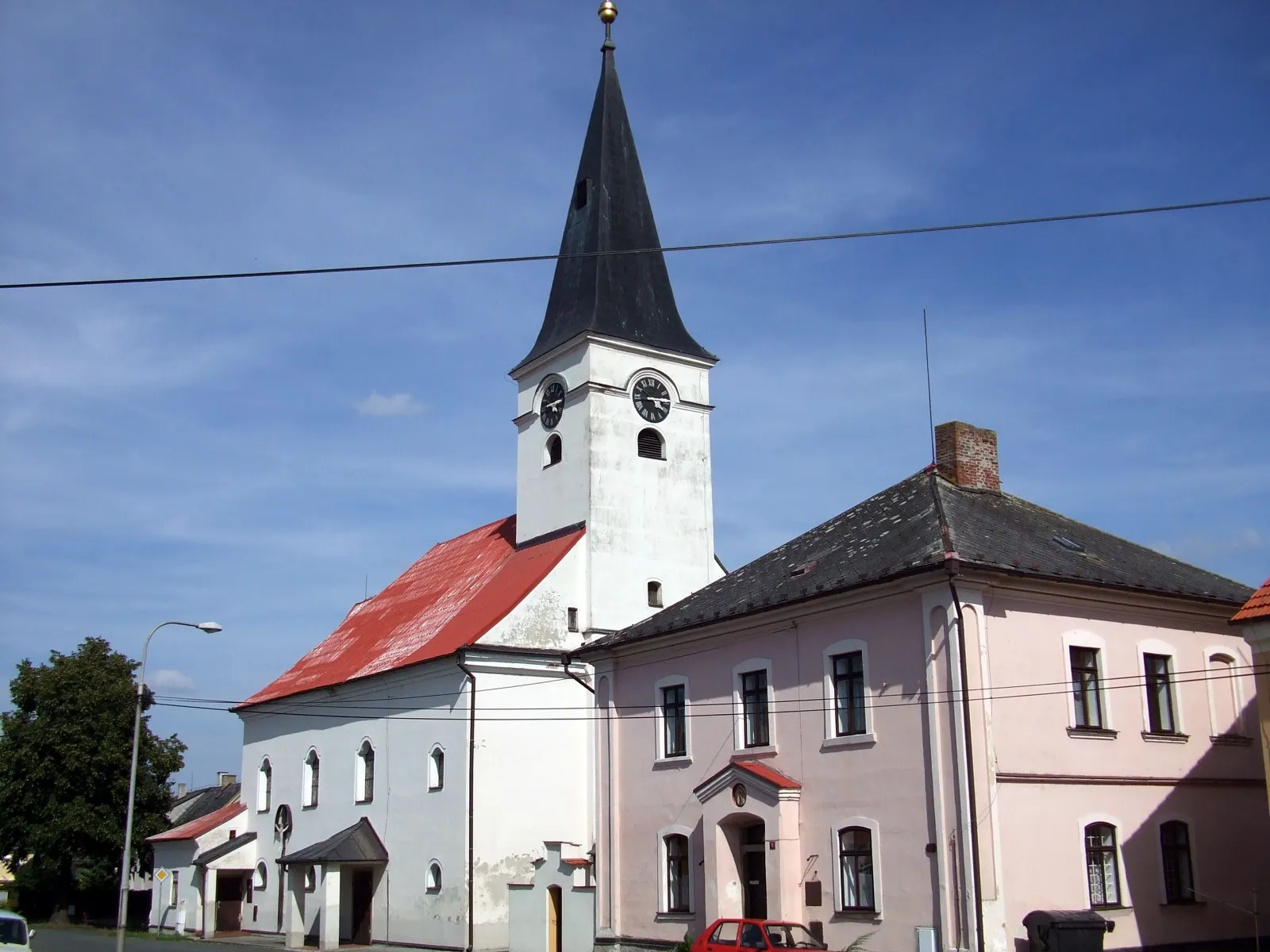 Photo showing: Kostel a fara v Mrákově v okresu Domažlice, Plzeňský kraj