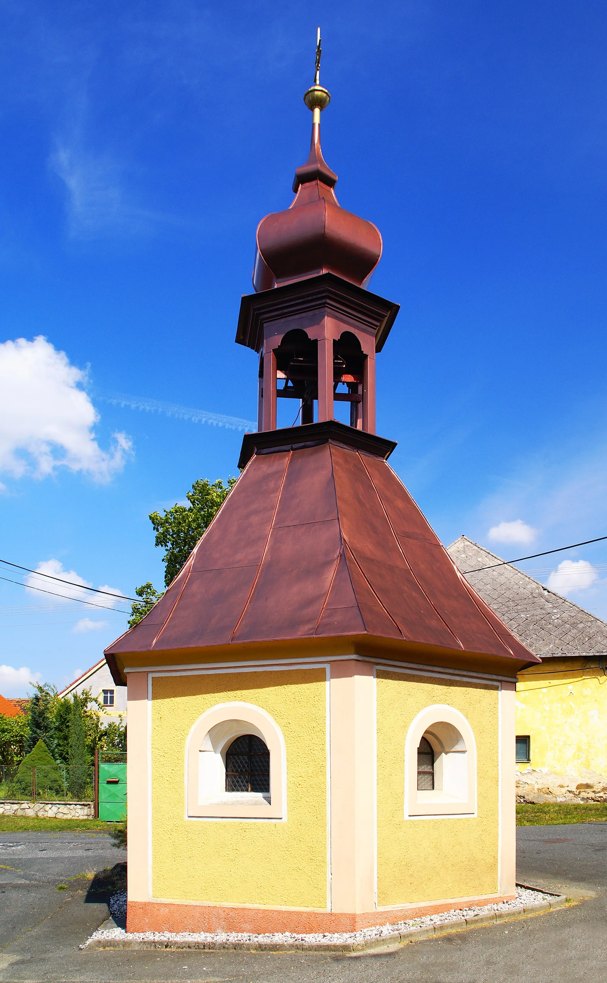 Photo showing: Zvonice, kaplička Panny Marie v Draženově u Domažlic.