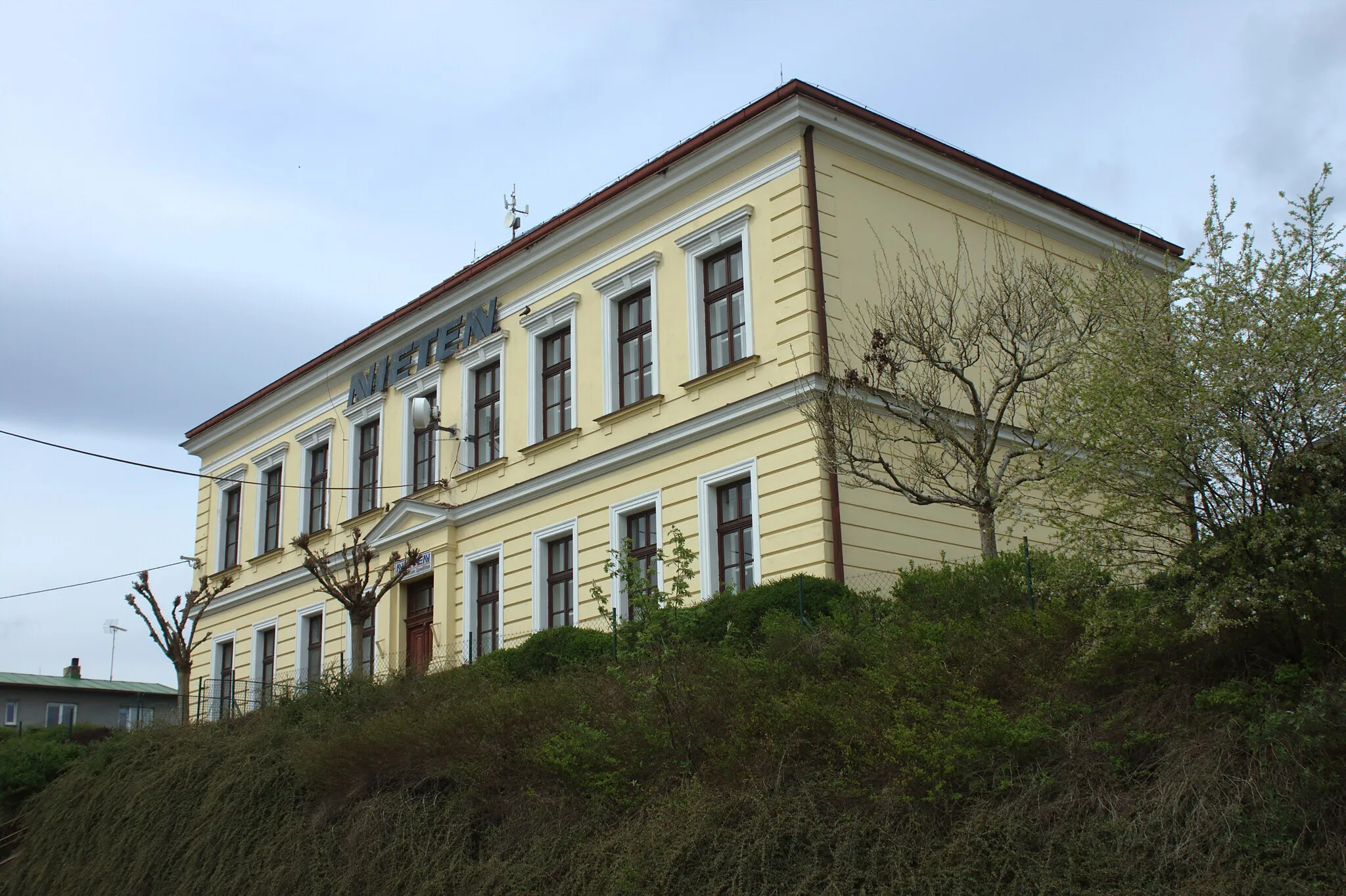 Photo showing: A former school, now a seat of a private company. The village of Chrastavice, Plzeň Region, CZ