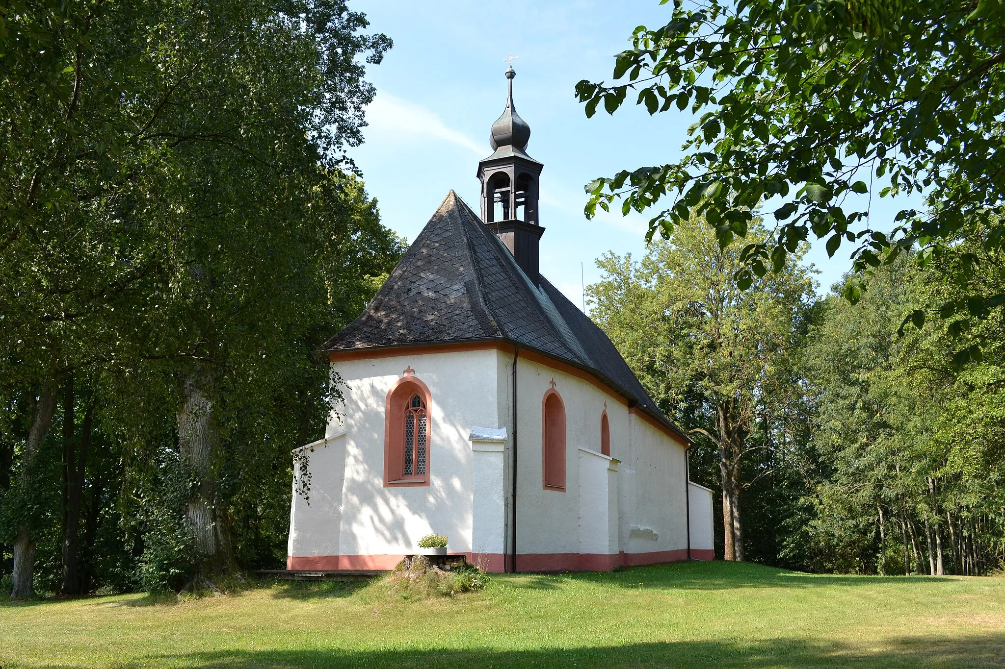 Photo showing: Uhliště - kostel sv. Linharta