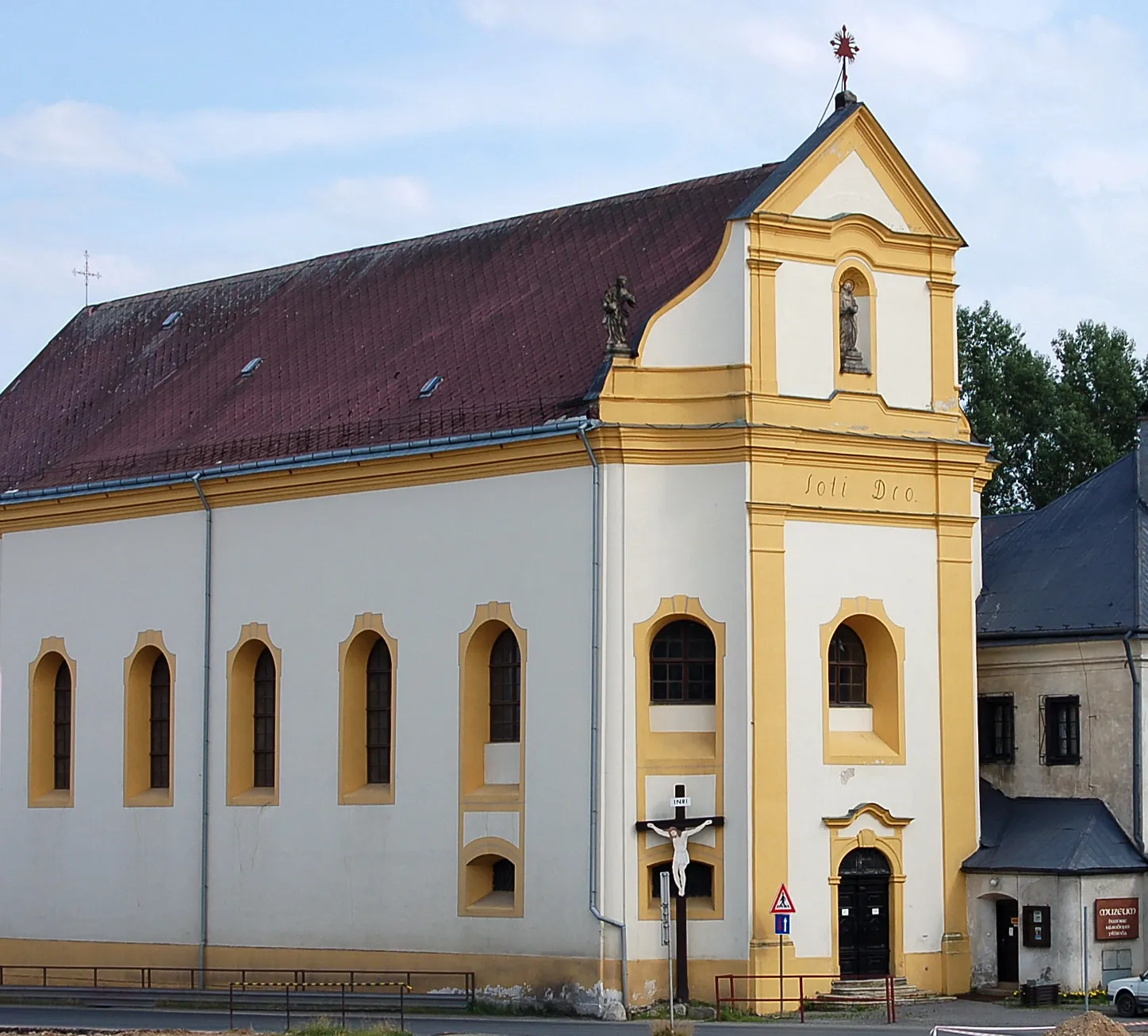 Photo showing: Kostel sv. Maří Magdaleny při bývalém františkánském klášteře v Tachově