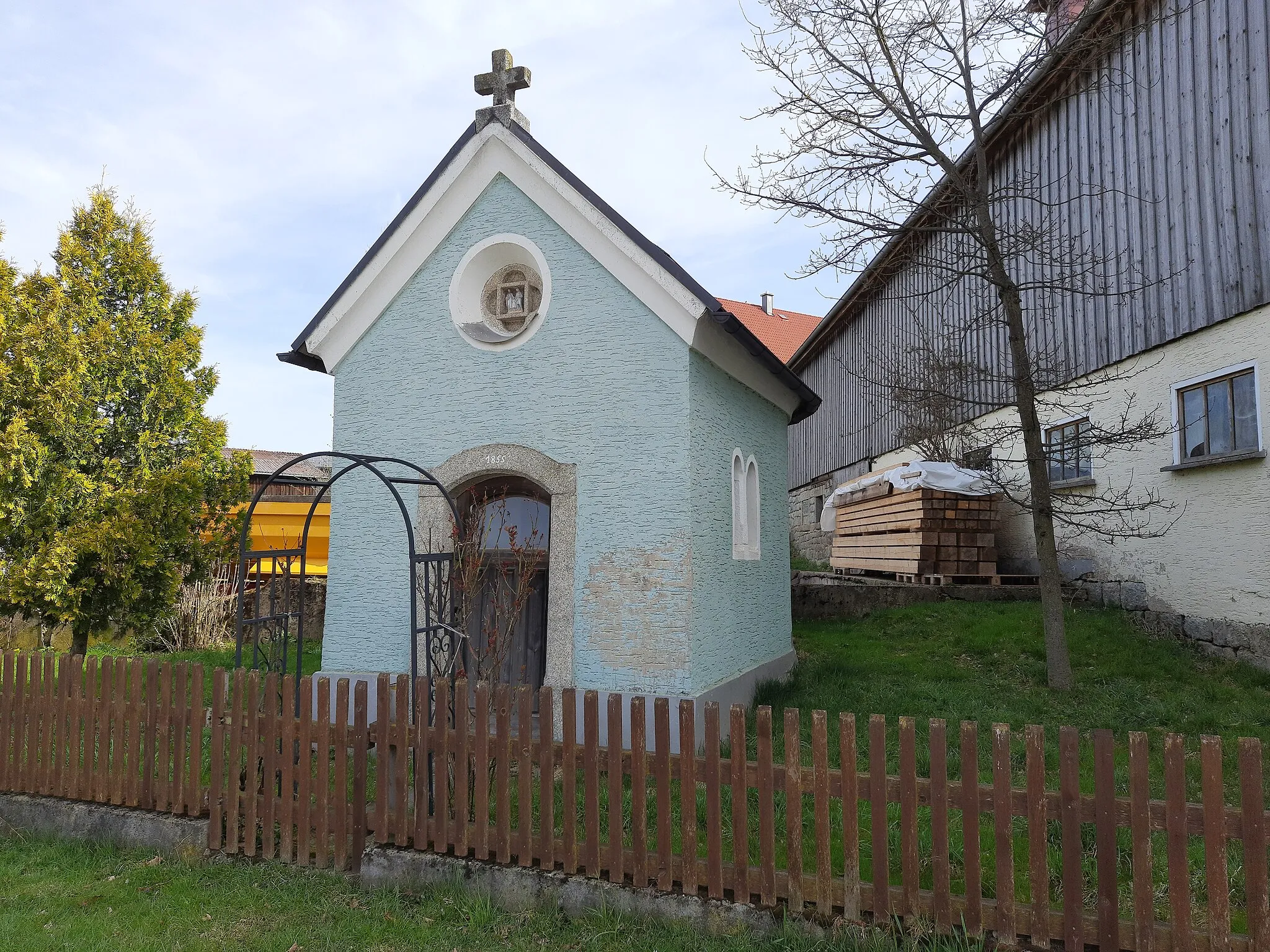 Photo showing: Chapel in Dippersreuth in Mähring
wikidata: Q41418578
Bavarian monument authority ID: D-3-77-139-17

Bavarian Monument Map object ID (architectural monument): 52553