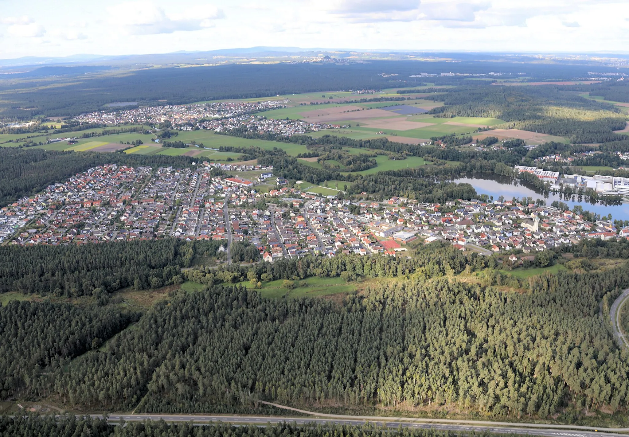 Photo showing: Weiherhammer, im Hintergrund Mantel, Landkreis Neustadt an der Waldnaab, Oberpfalz, Bayern