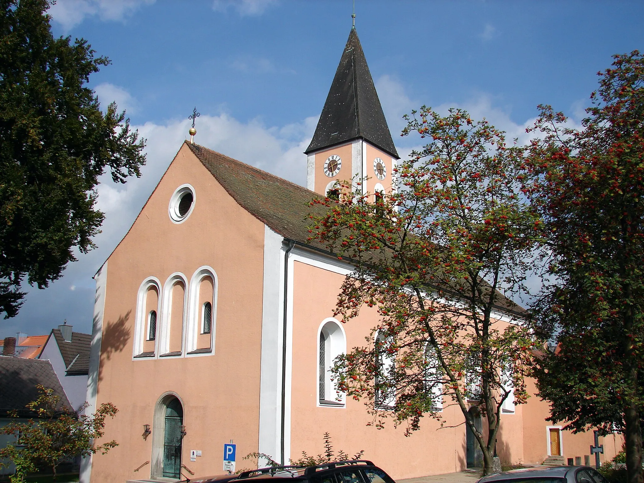 Photo showing: Die evangelisch-lutherische Stadtpfarrkirche ist eine Pfarrkirche in Vohenstrauß.