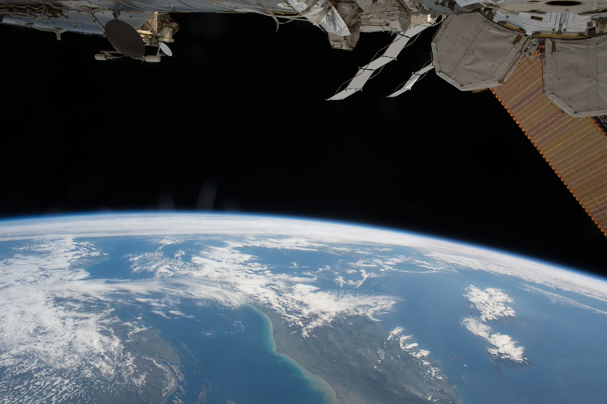 Photo showing: View of Earth taken during ISS Expedition 51.