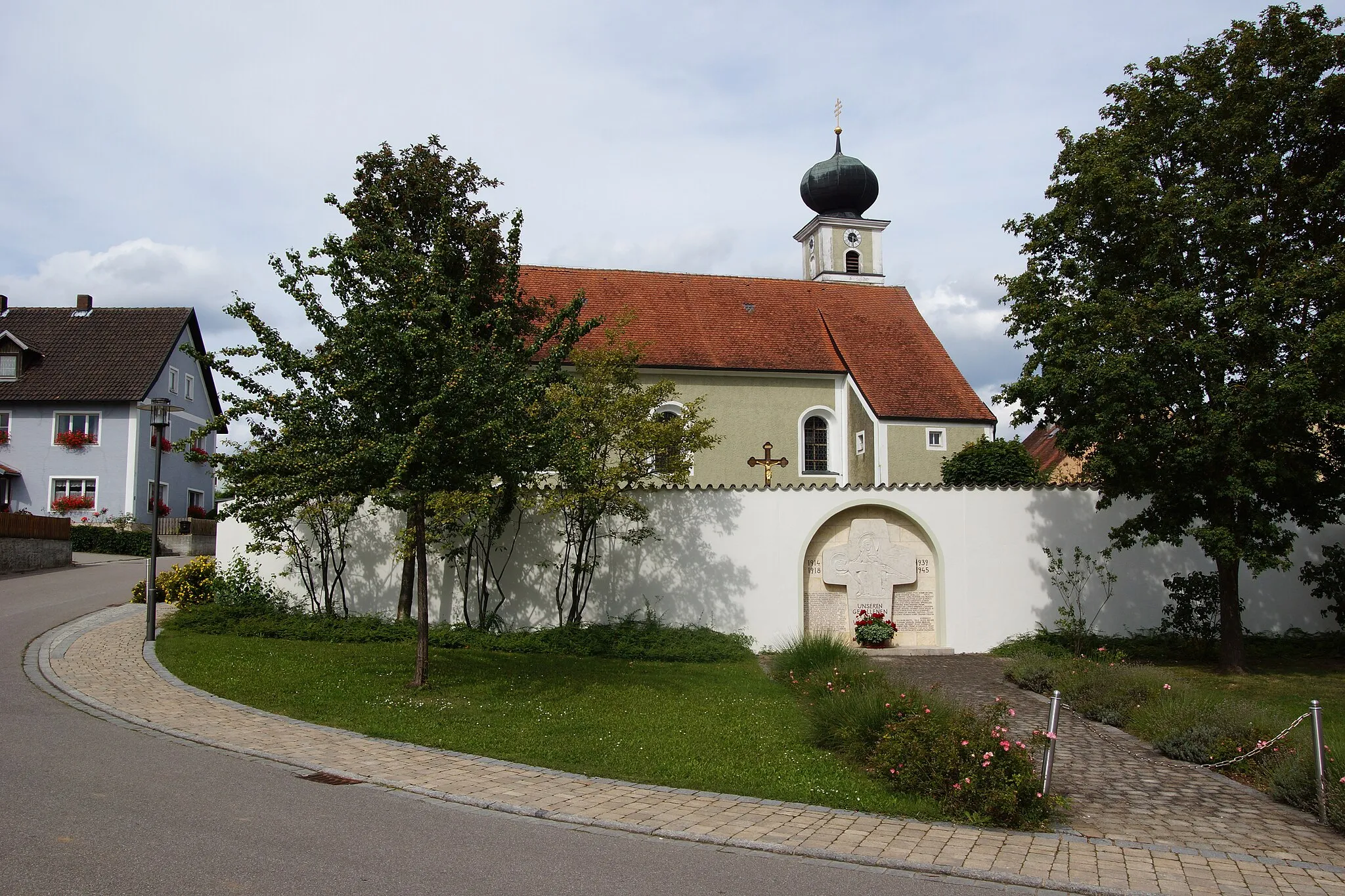 Photo showing: Das Oberpfälzer Juradorf Oberpfraundorf bei Beratzhausen