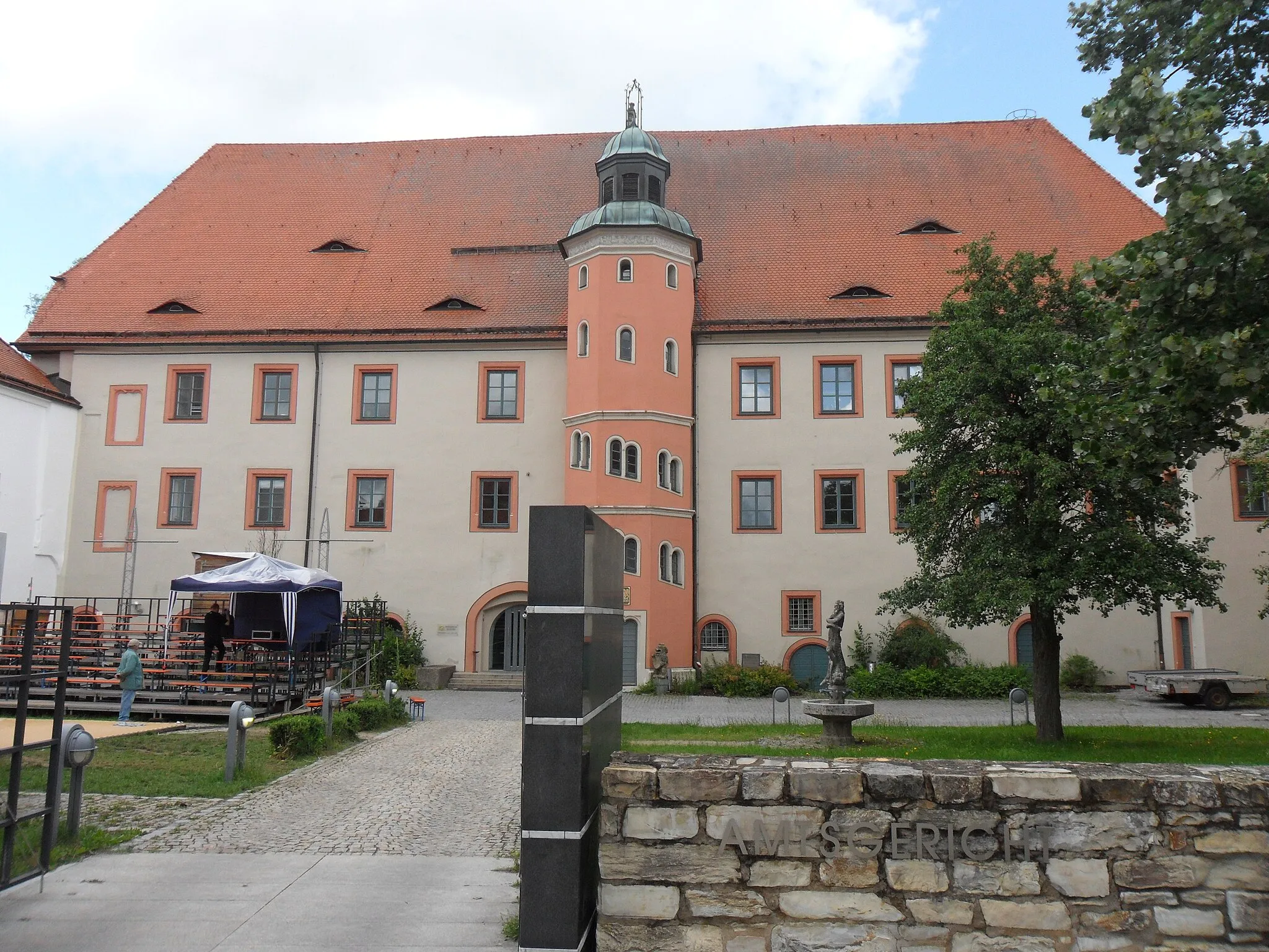 Photo showing: Das Amtsgericht im ehemaligen Pfalzgrafenschloss von Neumarkt