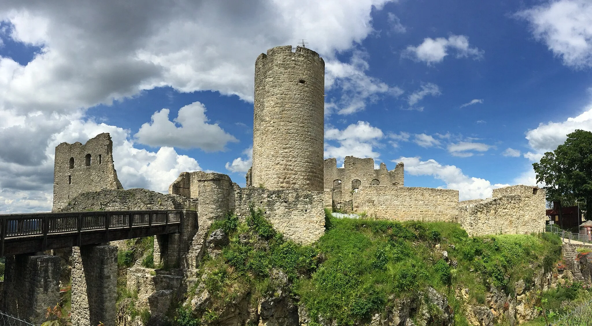 Photo showing: Burgruine Wolfstein / Neumarkt i.d.Opf
49.293674, 11.492194