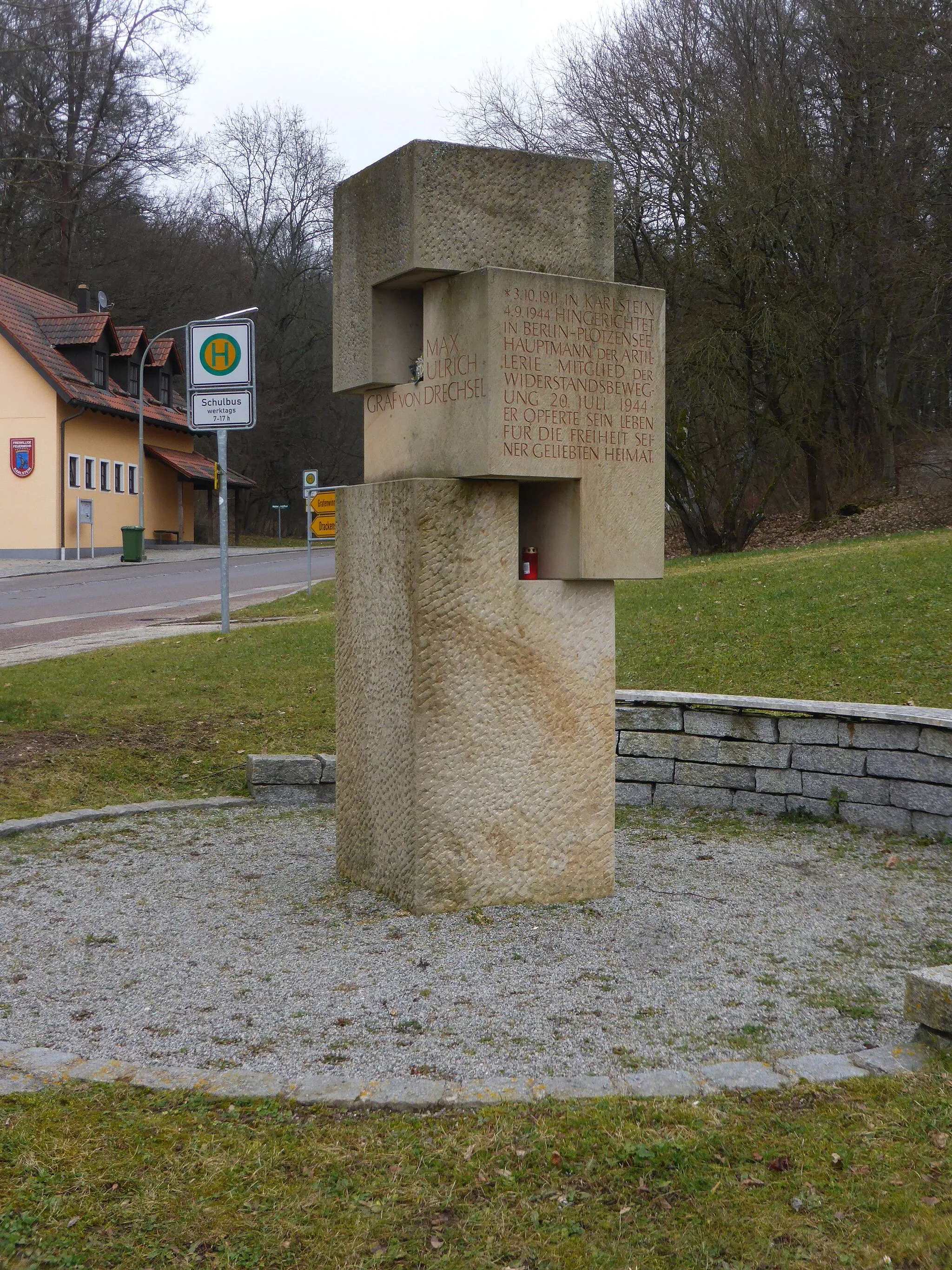 Photo showing: Schloss Karlstein (Regenstauf) - Denkmal für Max Ulrich von Drechsel