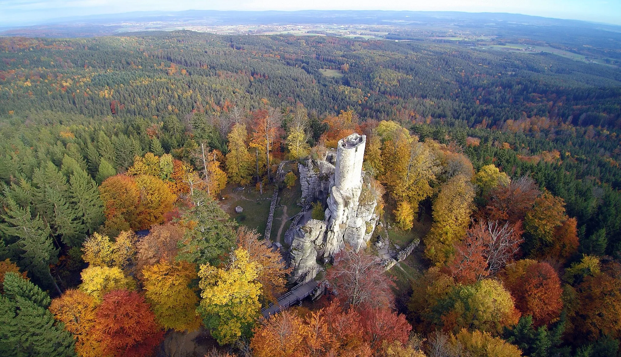 Photo showing: Die Burgruine Weißenstein aus Nordwestlicher Richtung