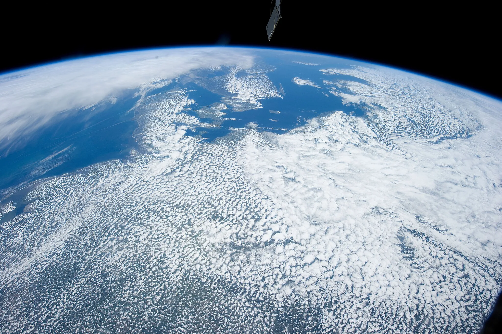 Photo showing: View of Earth taken during ISS Expedition 31.