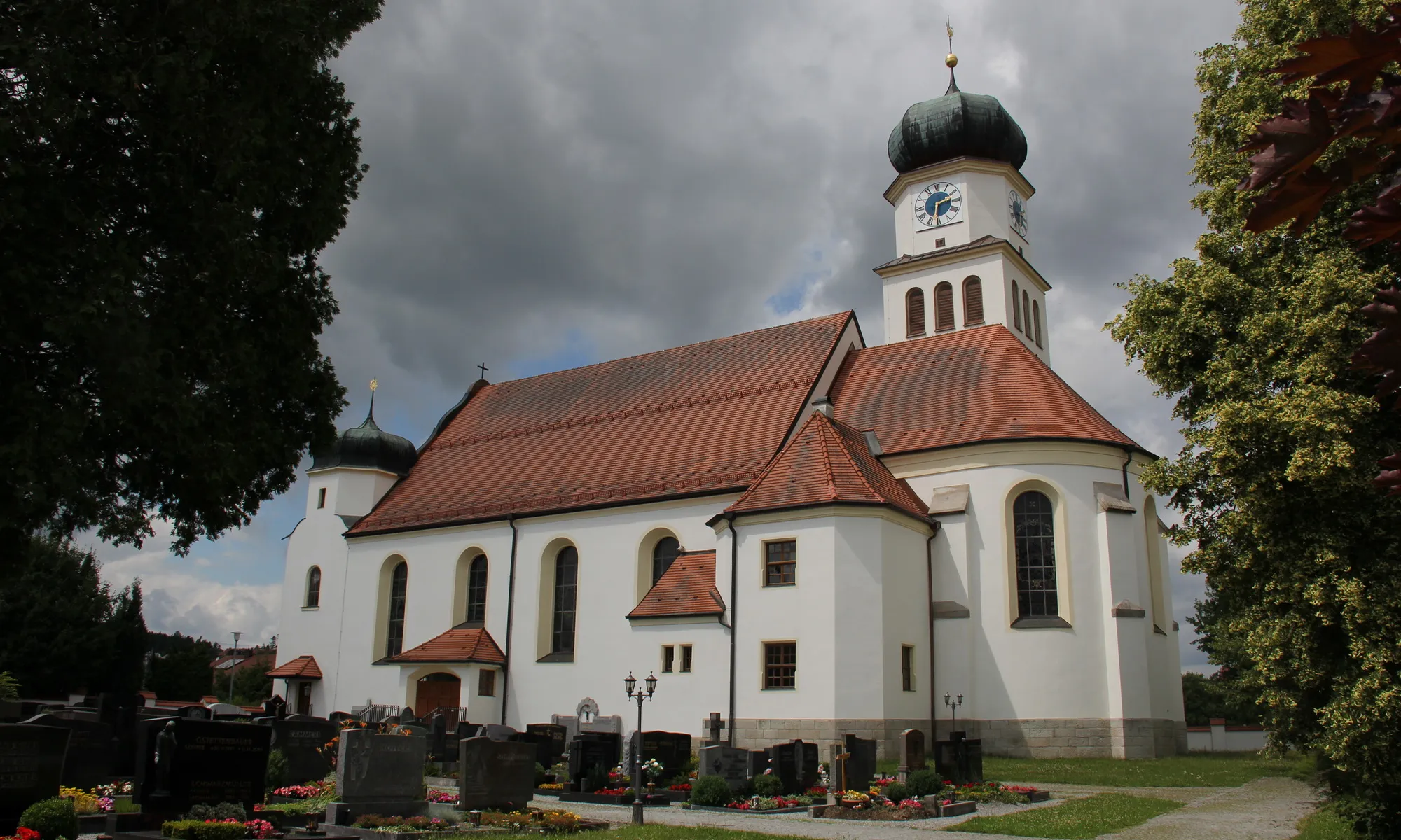 Photo showing: Church of St. Wolfgang

Native name
St. Wolfgangkirche Location
Oberwinkling, Lower Bavaria, Germany Coordinates
48° 53′ 10.67″ N, 12° 47′ 40.99″ E