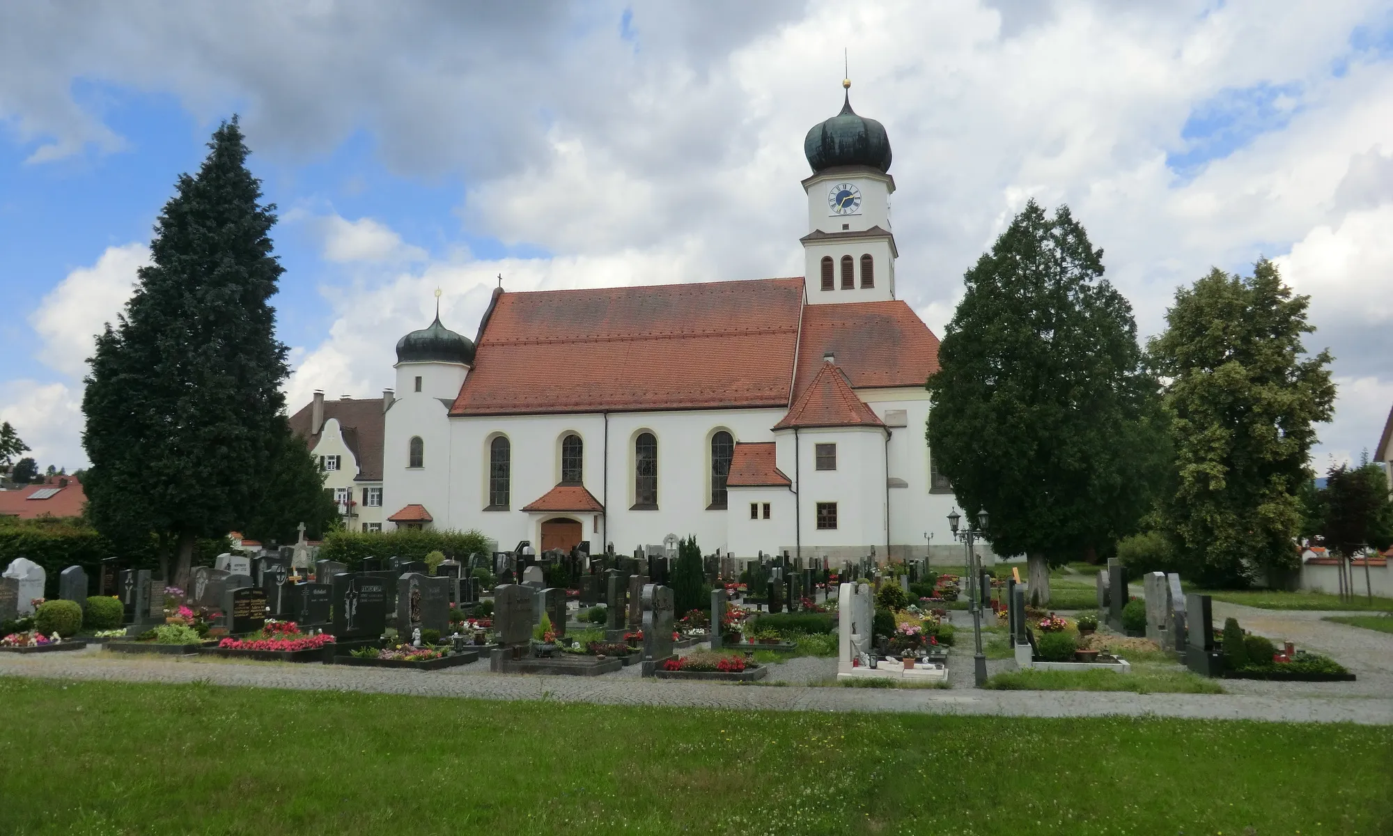 Photo showing: Church of St. Wolfgang

Native name
St. Wolfgangkirche Location
Oberwinkling, Lower Bavaria, Germany Coordinates
48° 53′ 10.67″ N, 12° 47′ 40.99″ E