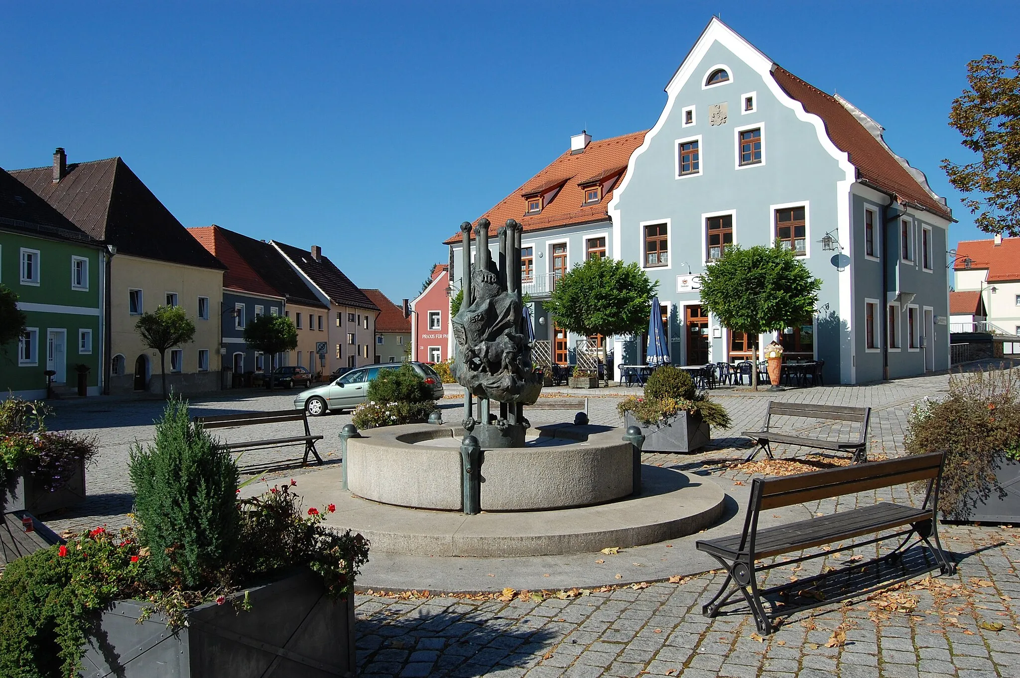 Photo showing: Fountain at the town square Pfreimd, Bavaria, Germany