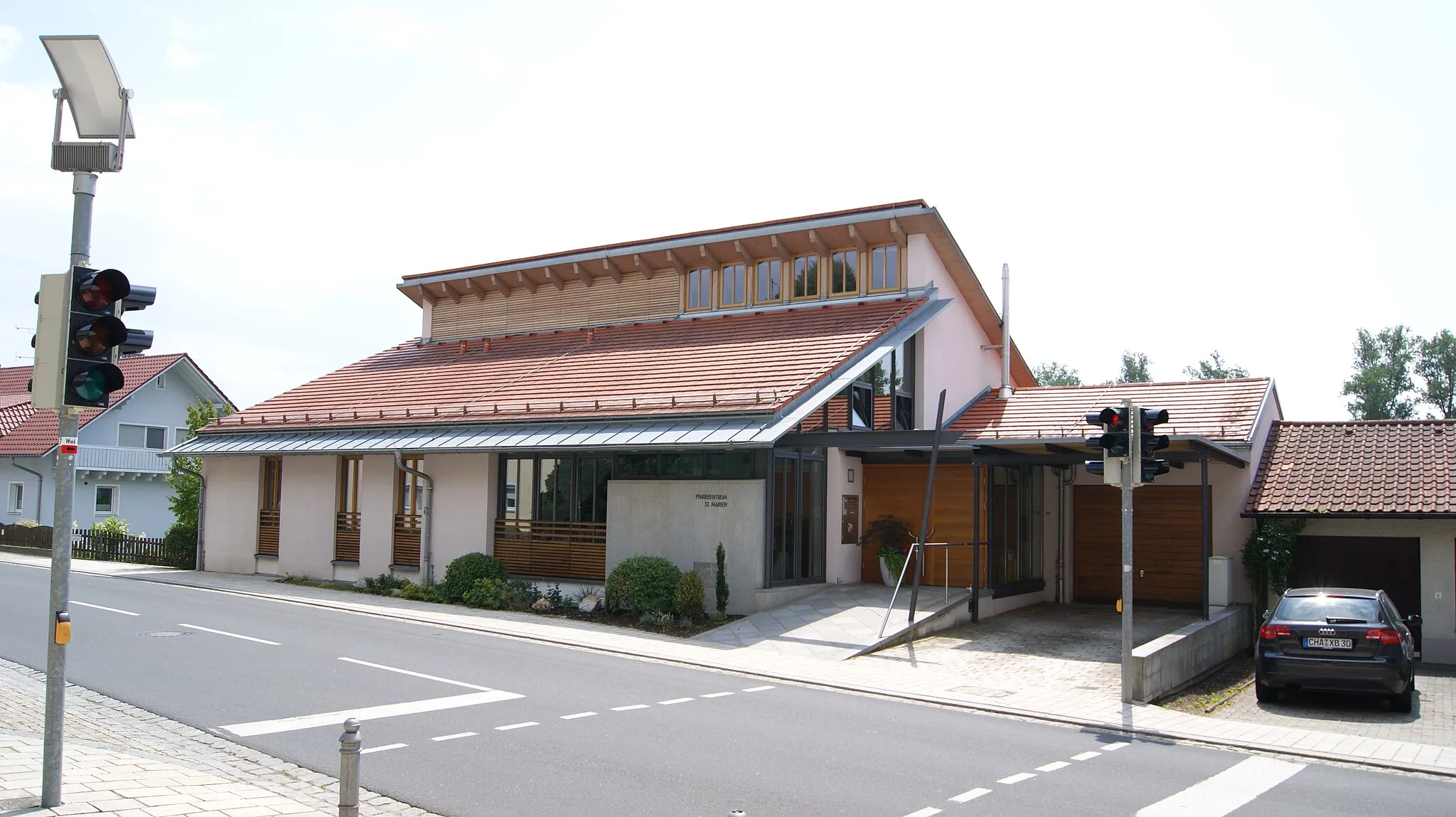 Photo showing: Waffenbrunn, District Cham, Germany. Parish center of St. Mary vis a vis the Catholic parish church on the main street.