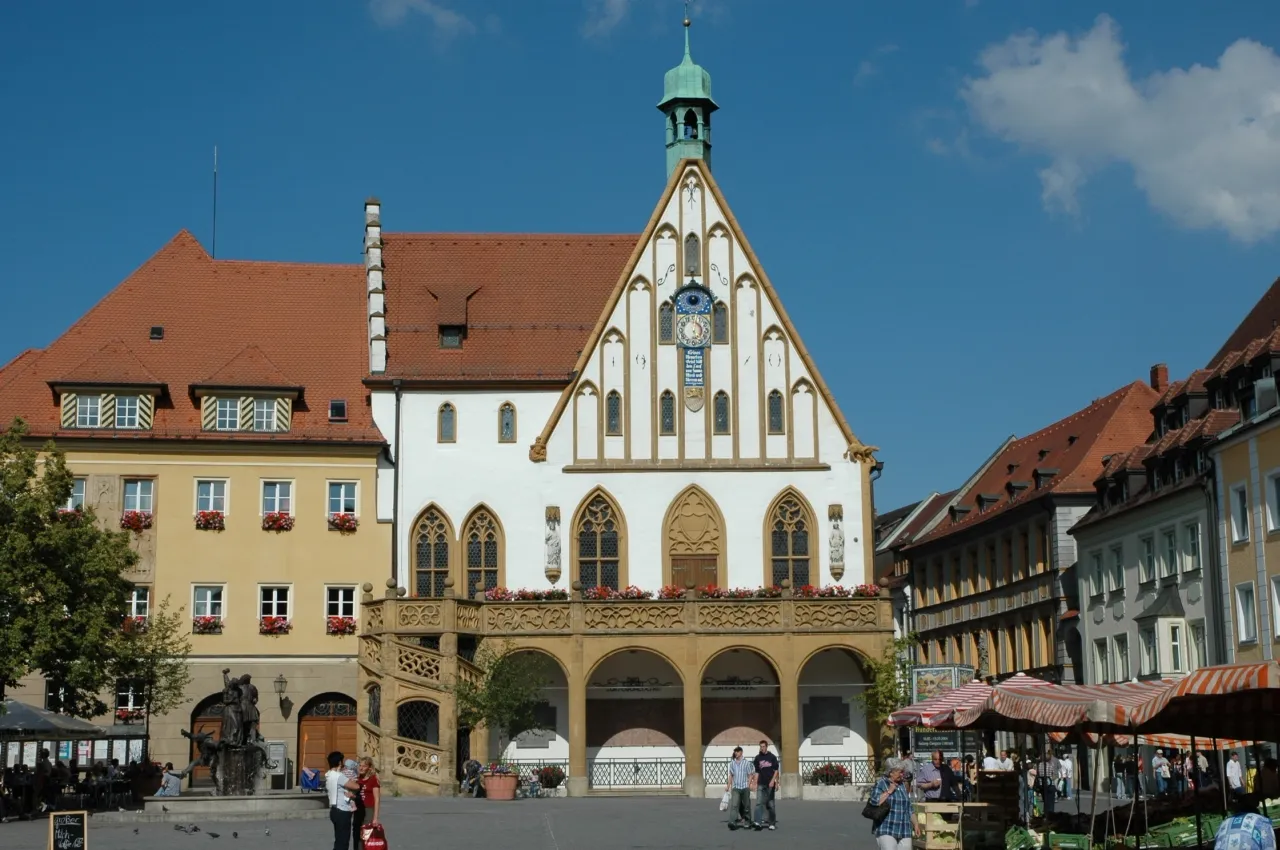 Photo showing: Amberg - Marktplatz mit gotischem Rathaus