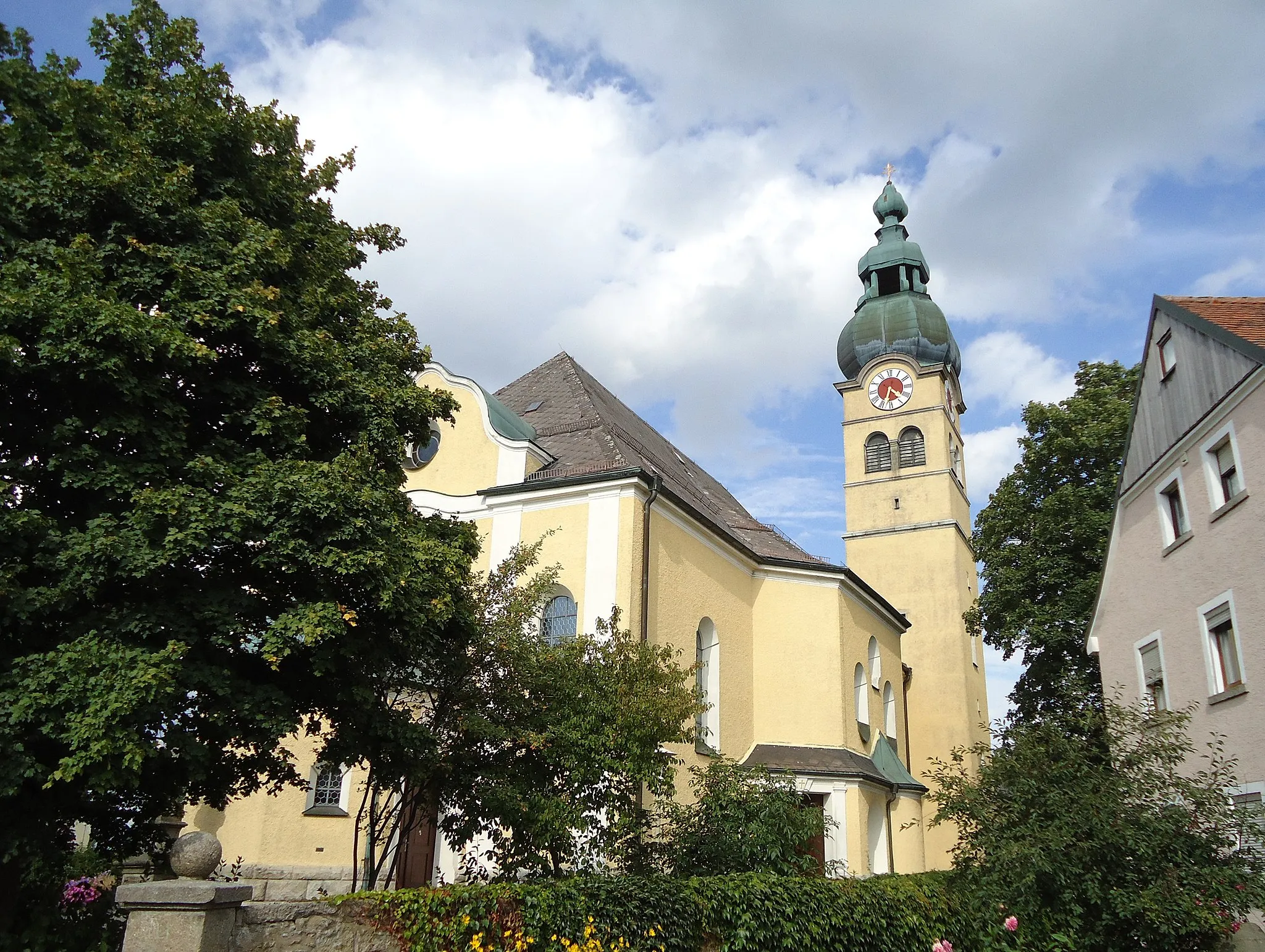 Photo showing: Katholische Pfarrkirche St. Georg in Plößberg