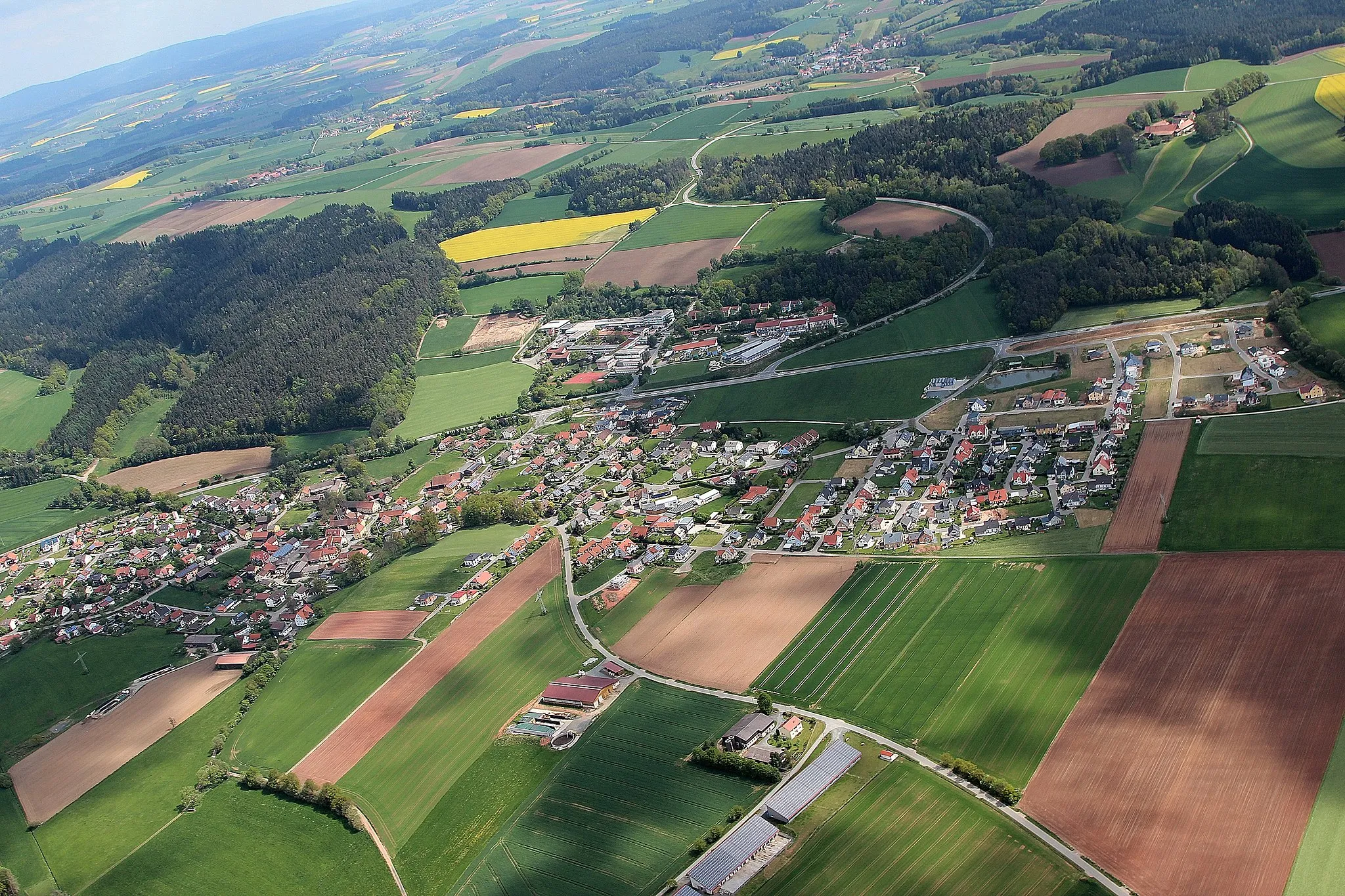 Photo showing: Irchenrieth, am oberen Bildrand Kaimling, Landkreis Neustadt an der Waldnaab, Oberpfalz, Bayern