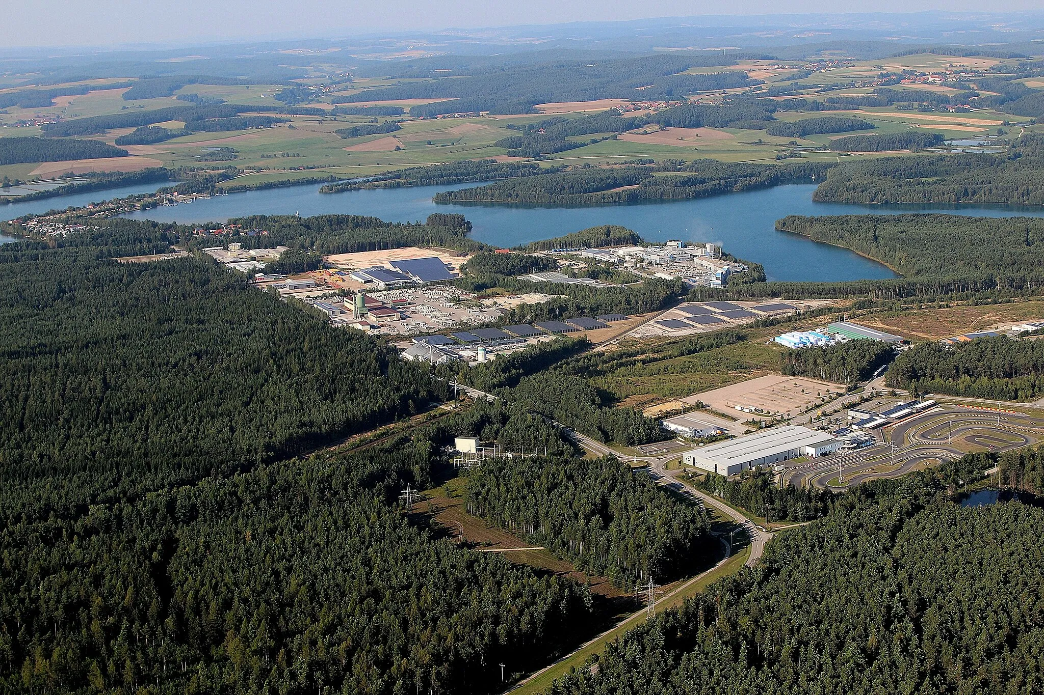 Photo showing: Wackersdorf, Industriegebiet Nord am Brückelsee; Landkreis Schwandorf, Oberpfalz, Bayern