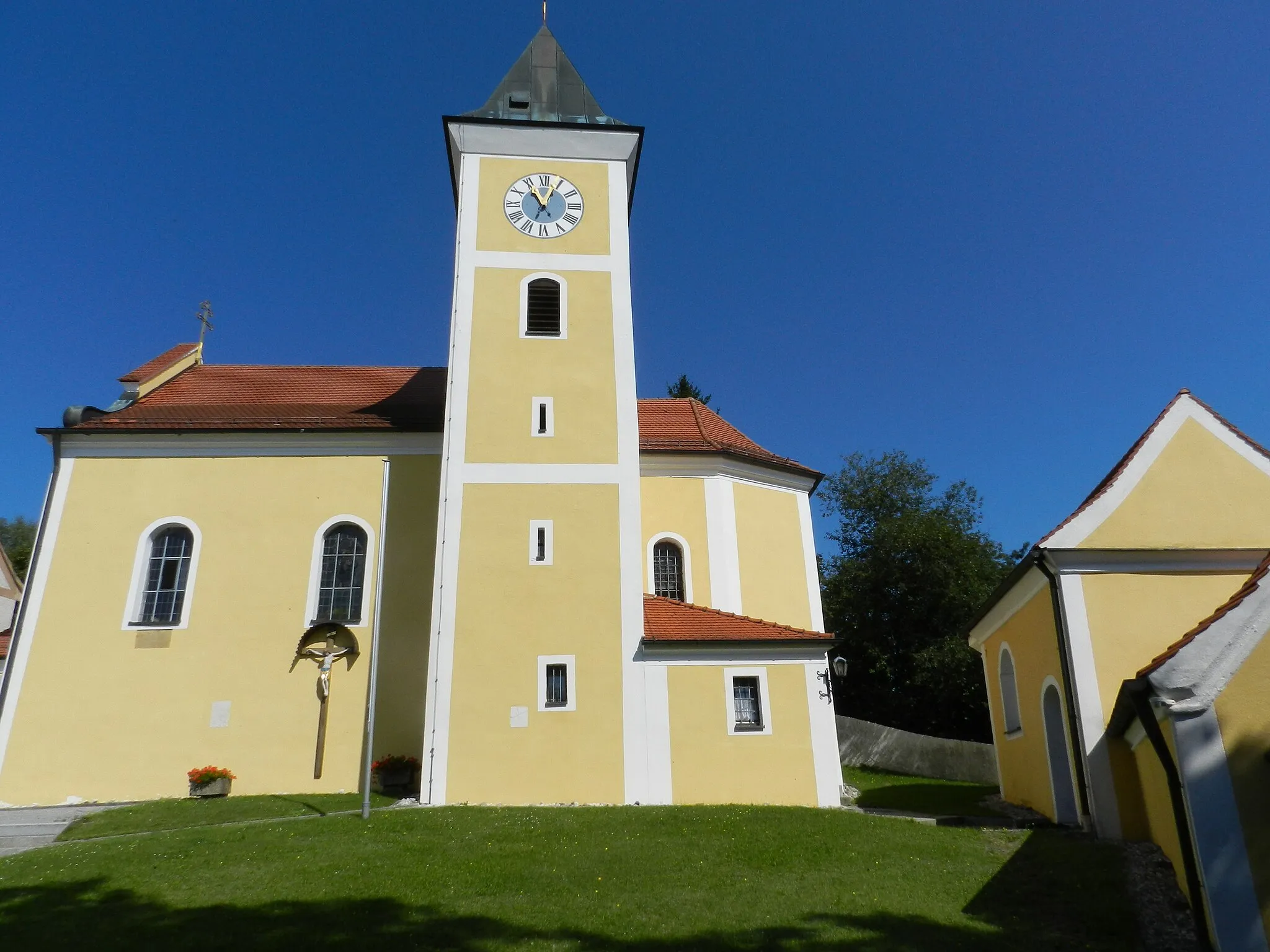 Photo showing: Schwarzach bei Nabburg, Pfarrkirche St. Ulrich (Landkreis Schwandorf, Oberpfalz, Bayern) (2011)