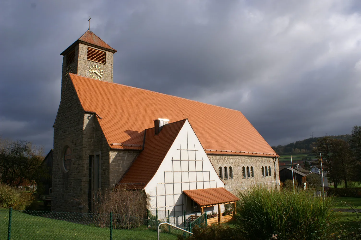 Photo showing: Die Kirche St. Josef in Bechtsrieth, fotografiert von Südwesten