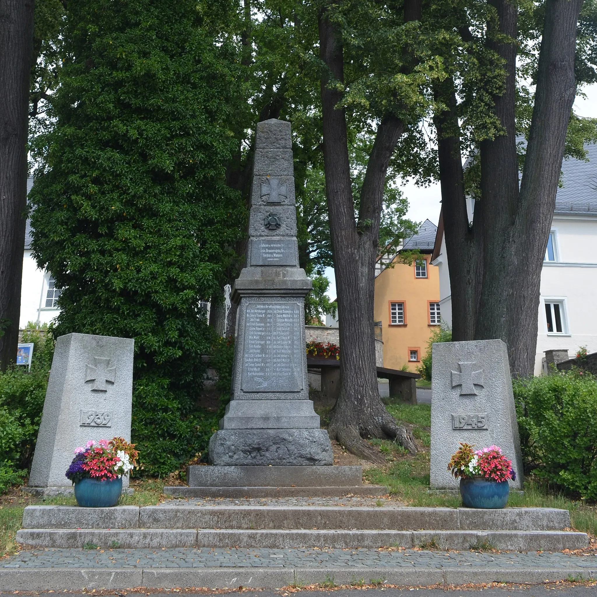 Photo showing: Thiersheim (Oberfranken-Deutschland) - Kriegerdenkmal on Marktplatz.