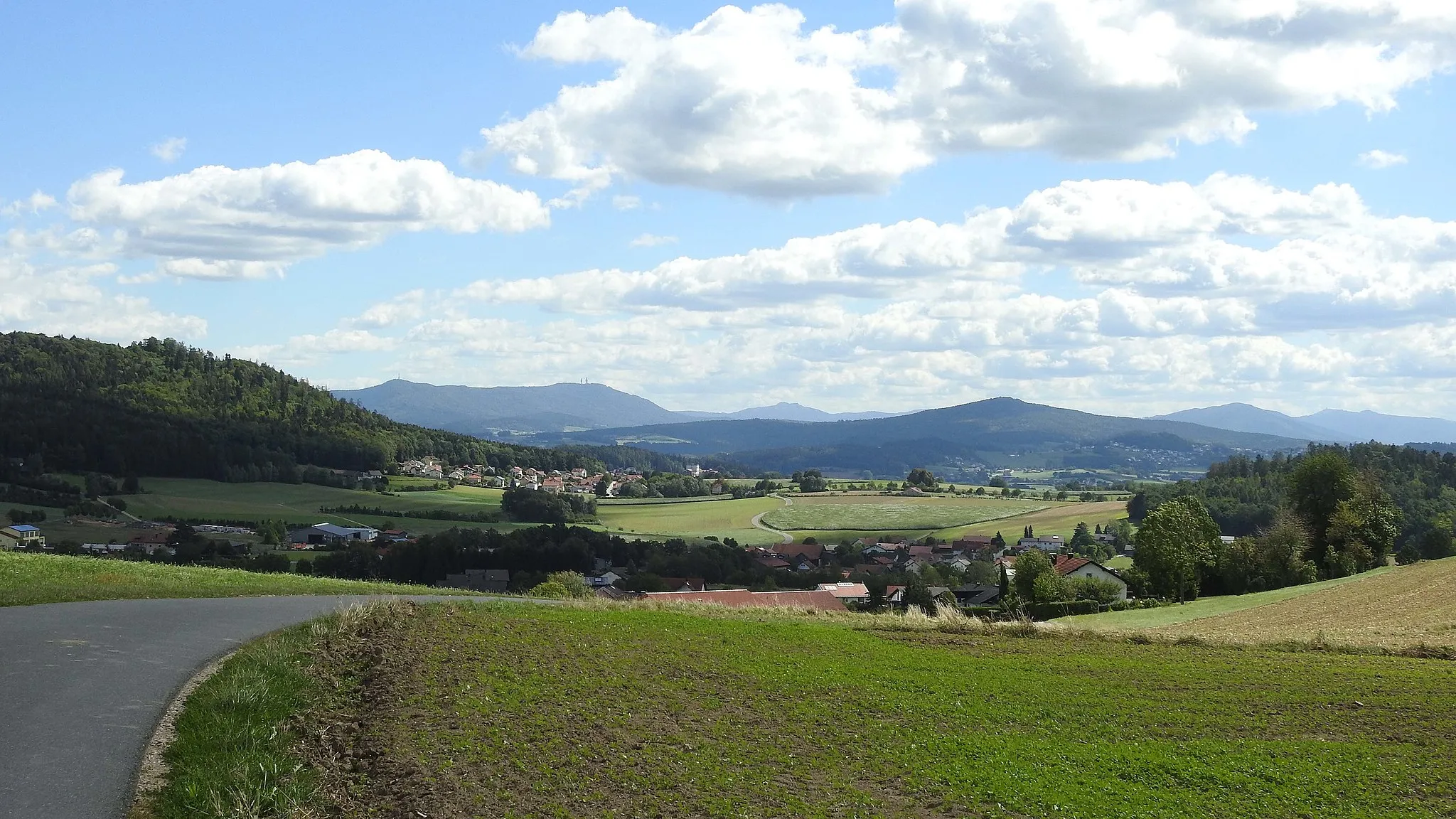 Photo showing: Blick über Brennet und Zifling zum Hohen Bogen