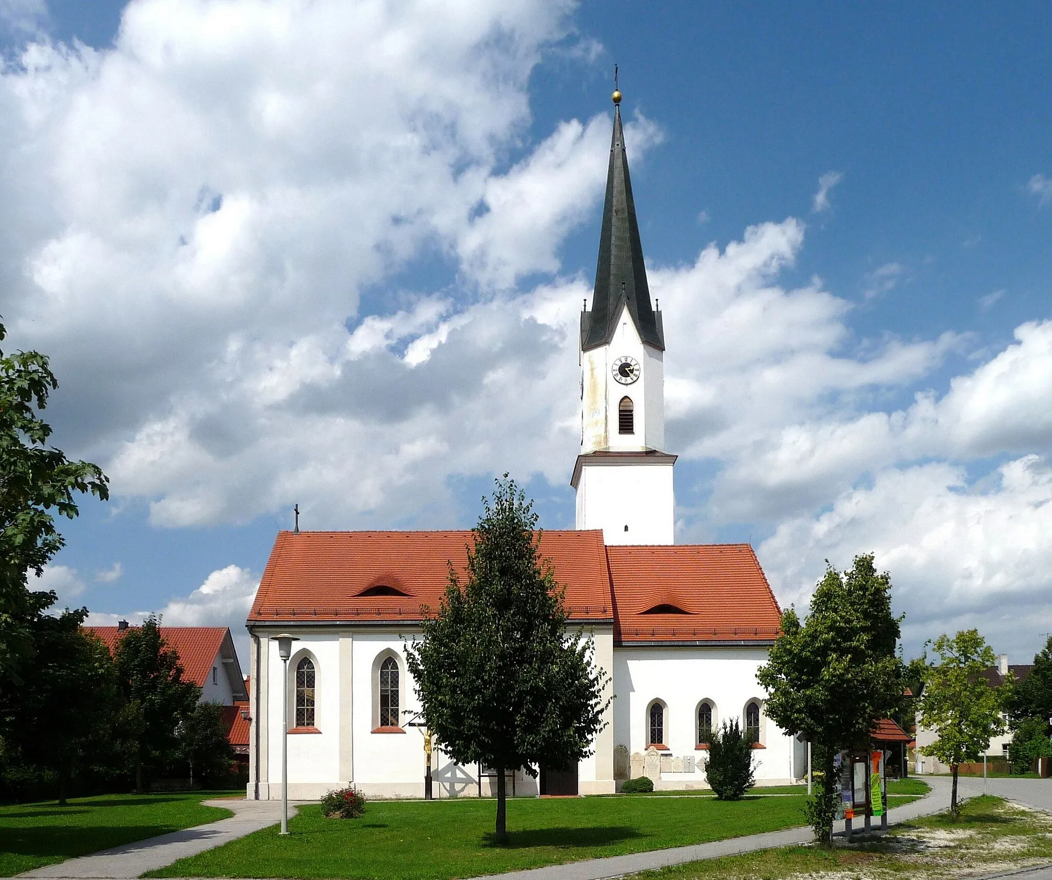 Photo showing: Die Kuratiekirche Mariä Himmelfahrt in Weng